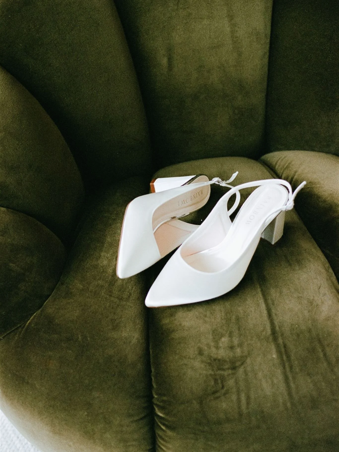 Jess and Jonny last August on a mix of 35mm and digital.

Photographer @laurenelizabethphotographer 
Videographer @sparks_film_weddings 
Dress @theownstudio 
Second photographer @lauren.beth.photography 
Celebrant @fanfareceremonies 
Florist @beyondt