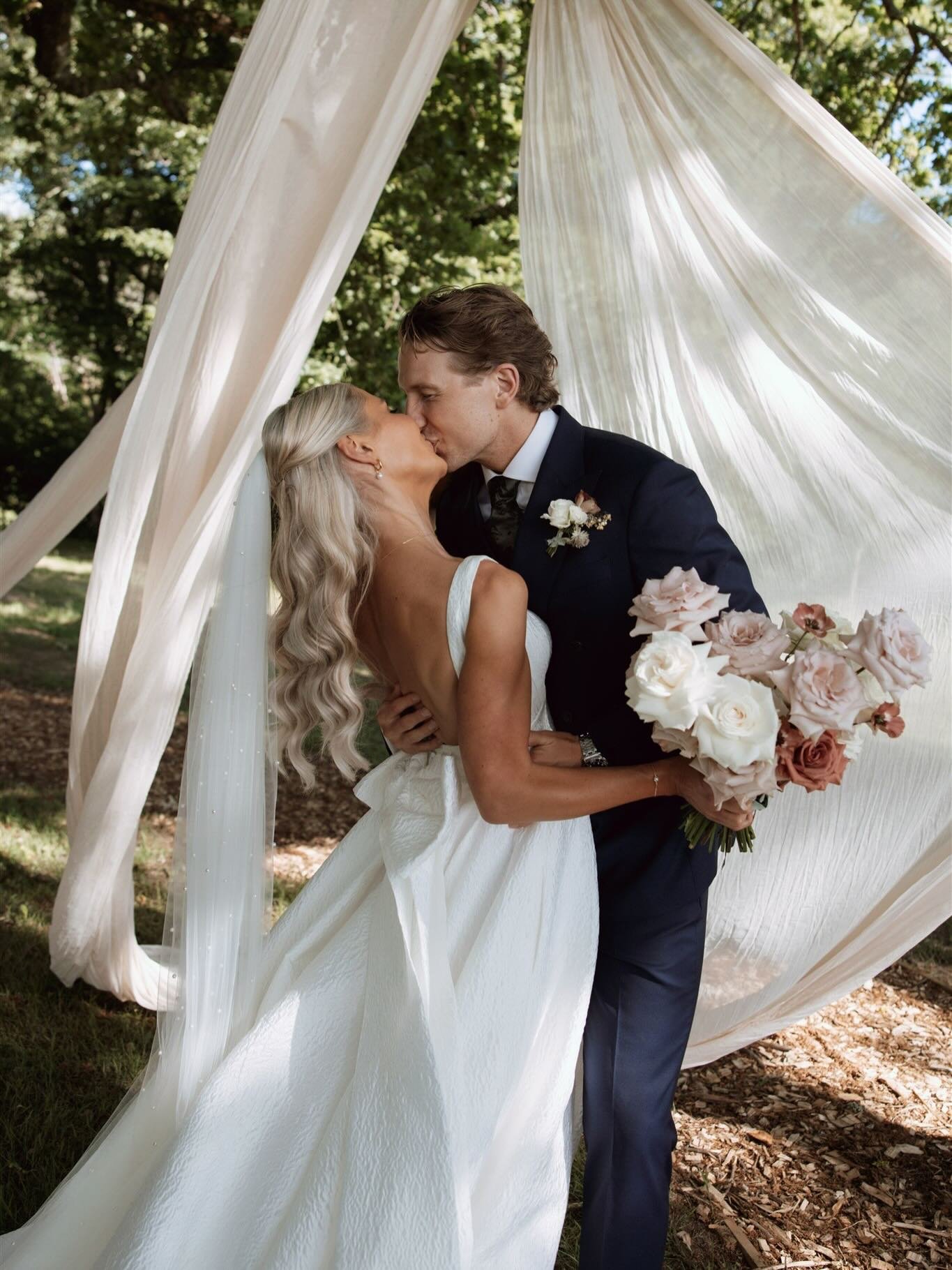 16 frames from Elysse and Liam&rsquo;s incredible day at Limekiln. The most beautiful day for the loveliest couple 

Venue @limekilnsussex 
Photography @laurenelizabethphotographer 
Wedding planner @blue_door_weddings 
Florals @thebloominatiflorist 
