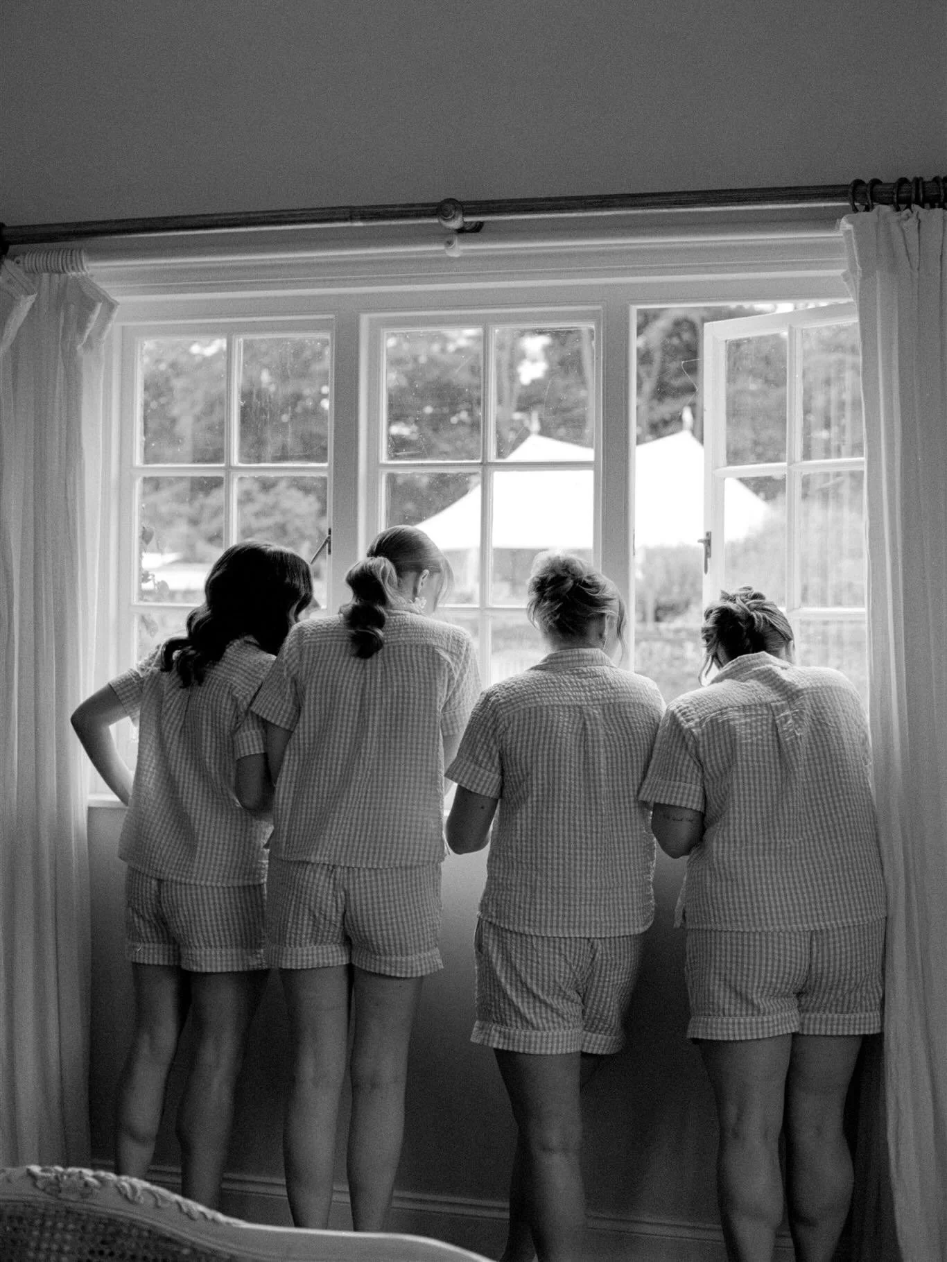 Breaking my post hiatus with this beautiful wedding at Ripple Court last summer. The most beautiful day for Jess and Chris. Mix of digital and 35mm film 📸 

Photography @laurenelizabethphotographer 
Venue @ripplecourtestate 
Videography @heartwoodwe