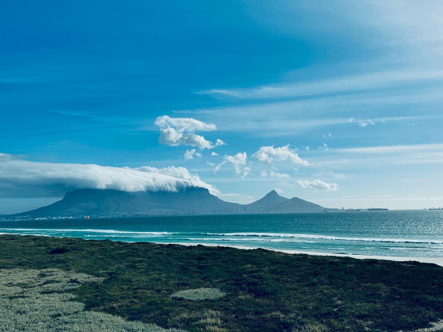 Ein paar Reisen sollen Platz haben in der &bdquo;Hundepause😳&ldquo; so das Versprechen😇💕
1. Reise ✔️ Here we are Cape Town!
Ich freue mich, nach langer Zeit, unsere Freunde hier zu besuchen 🤗

#capetown #rogz #kapstadt #capeofgoodhope #beach #sun