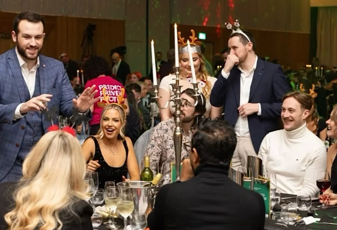 🎄 Christmas magic isn&rsquo;t easy.

You don&rsquo;t just walk up
and get attention.

Phones out 📱
People chatting 💬
Someone at the bar 🍸
DJ too loud 🔊
Room too dark 🌑

You need to ADAPT.
Read the room.
Make it work.

That&rsquo;s the real skil