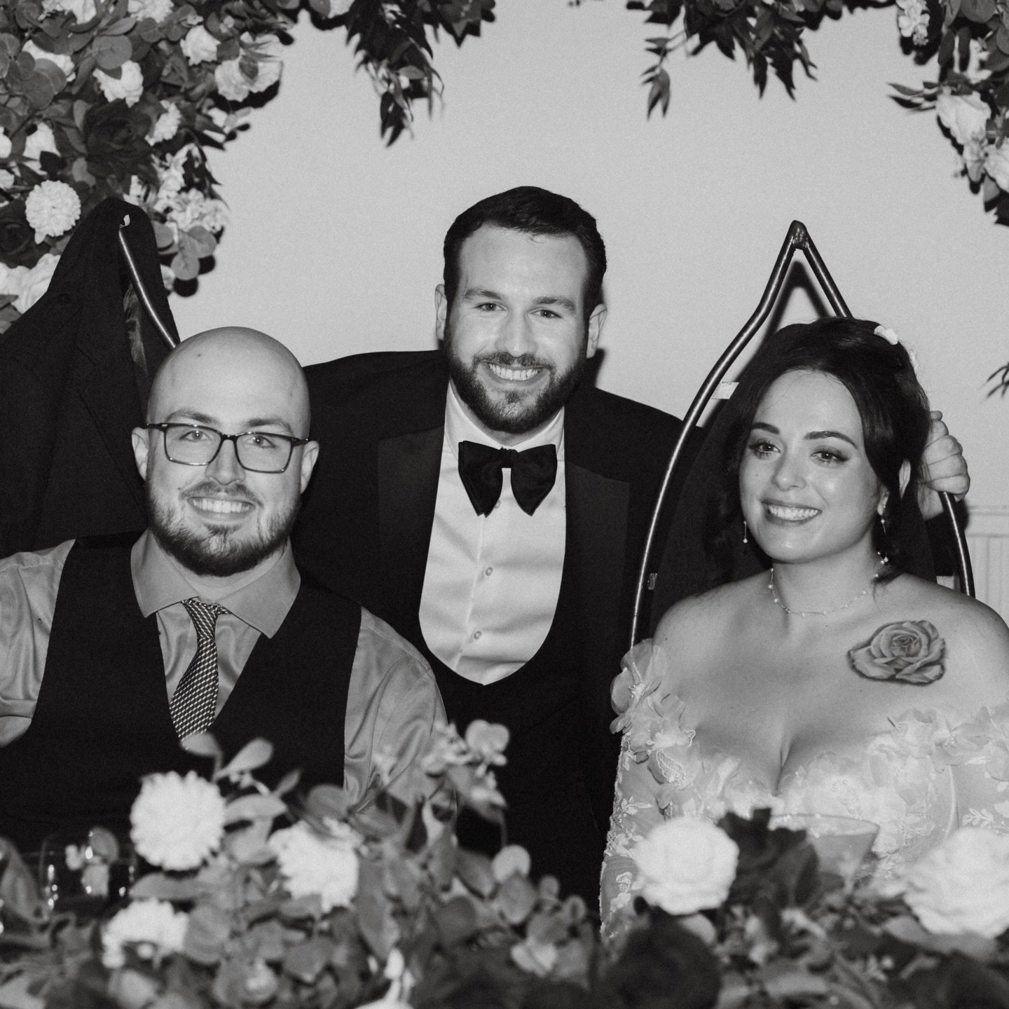 I do a lot of weddings&hellip; 🤍
but I genuinely remember every couple.

This one for Ed &amp; Sarah
was so much fun.

Standing with the bridal party,
coordinating the aisle walk 🤍

Close-up magic during the drinks ✨
Hosting the day from start to f