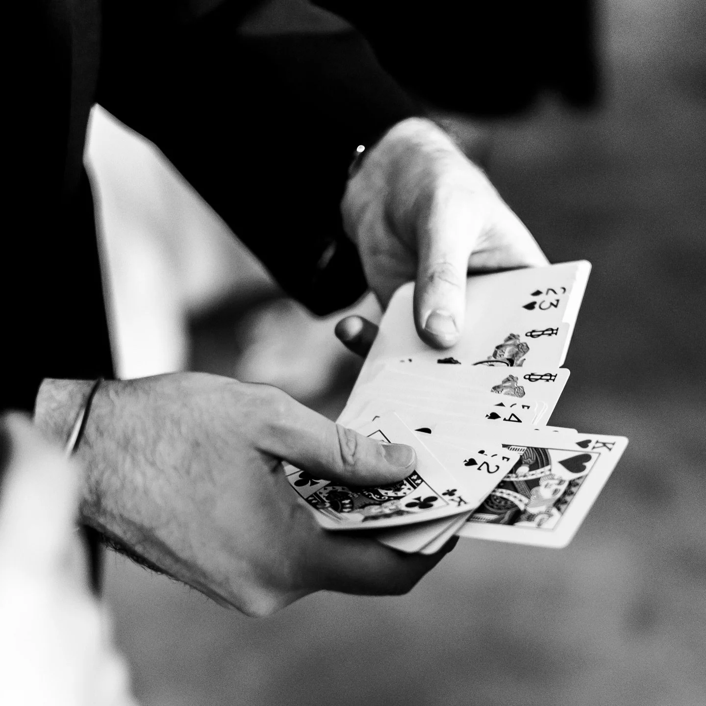 You shuffle the cards&hellip;
and a MIRACLE happens in your hands ✨

Something you&rsquo;ve never seen before.

Something you can&rsquo;t explain.

No cameras.
No edits.

Just close up magic
happening right there.

That&rsquo;s why wedding magic stay