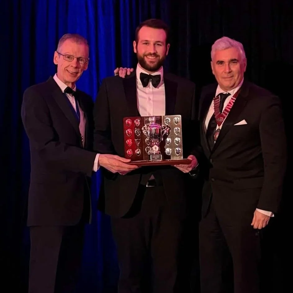 An unforgettable moment 🎩🏆

Honoured to receive the Close-Up Magician of the Year Award for Northamptonshire.

Presented by @mberglas, 
President of @magiccirclehq 

When the President of the Magic Circle hands you an award&hellip;  you know it mea