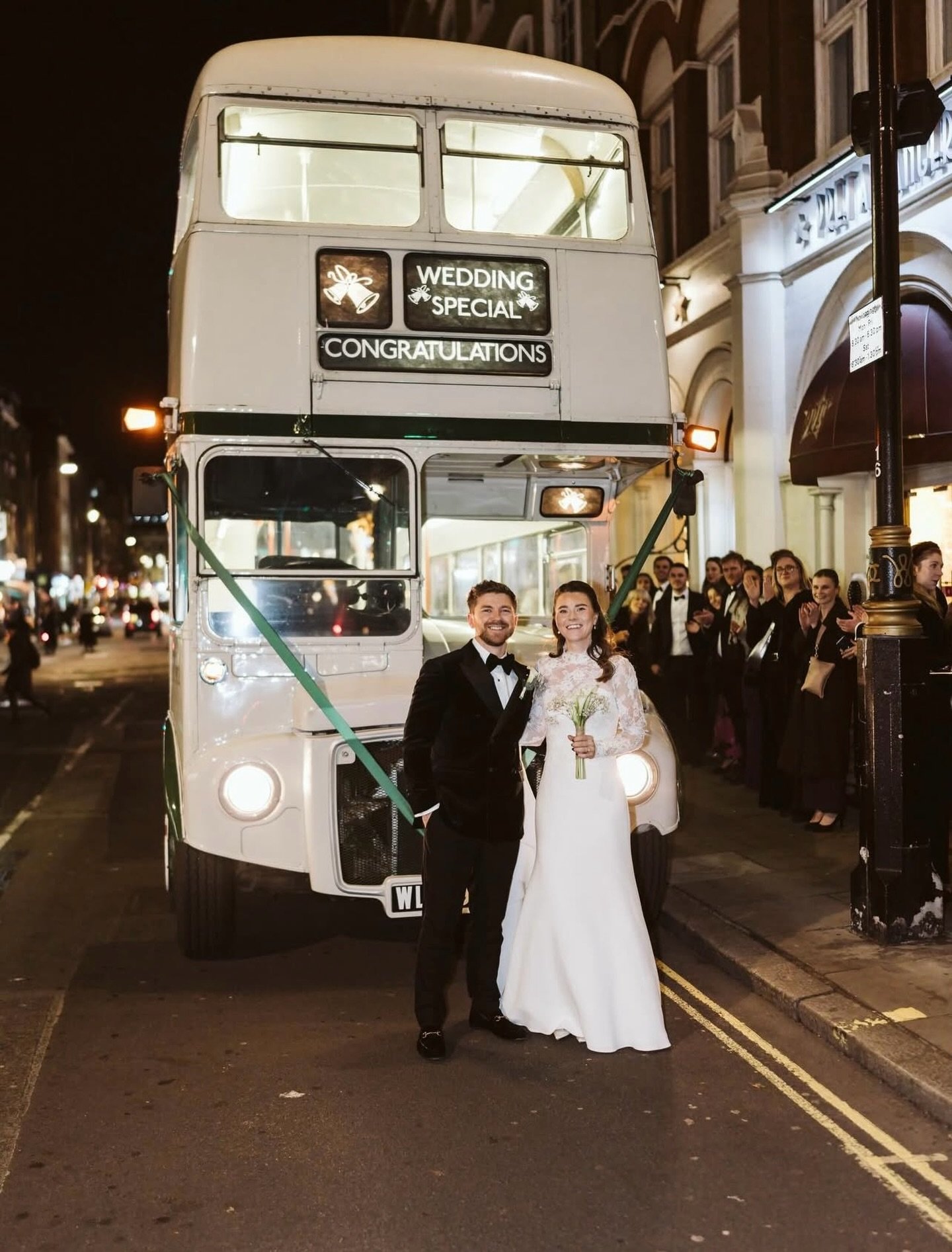 Getting guests from one room to another is one thing.

But 100+ wedding guests onto a bus&hellip; to a completely different venue&hellip; without chaos? 

That&rsquo;s where a toastmaster makes the difference. 💪🏻

Clear direction. 
Calm organisatio