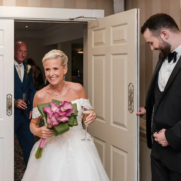 A wedding moment most couples forget 🤍

While guests are outside having drinks in the sun ☀️

You can sneak inside for your first look at the wedding breakfast. 🥰

If you want this moment, I&rsquo;ll come and get you. Then help with anything to mak