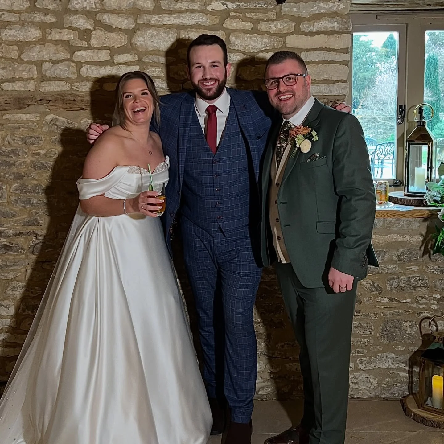 The couple shouldn&rsquo;t miss out on their own wedding entertainment 👀

Sometimes they&rsquo;re off taking photos, while everything&rsquo;s happening

So I go and find them afterwards🫡

To make sure they get to see some magic ✨

Magic just for th