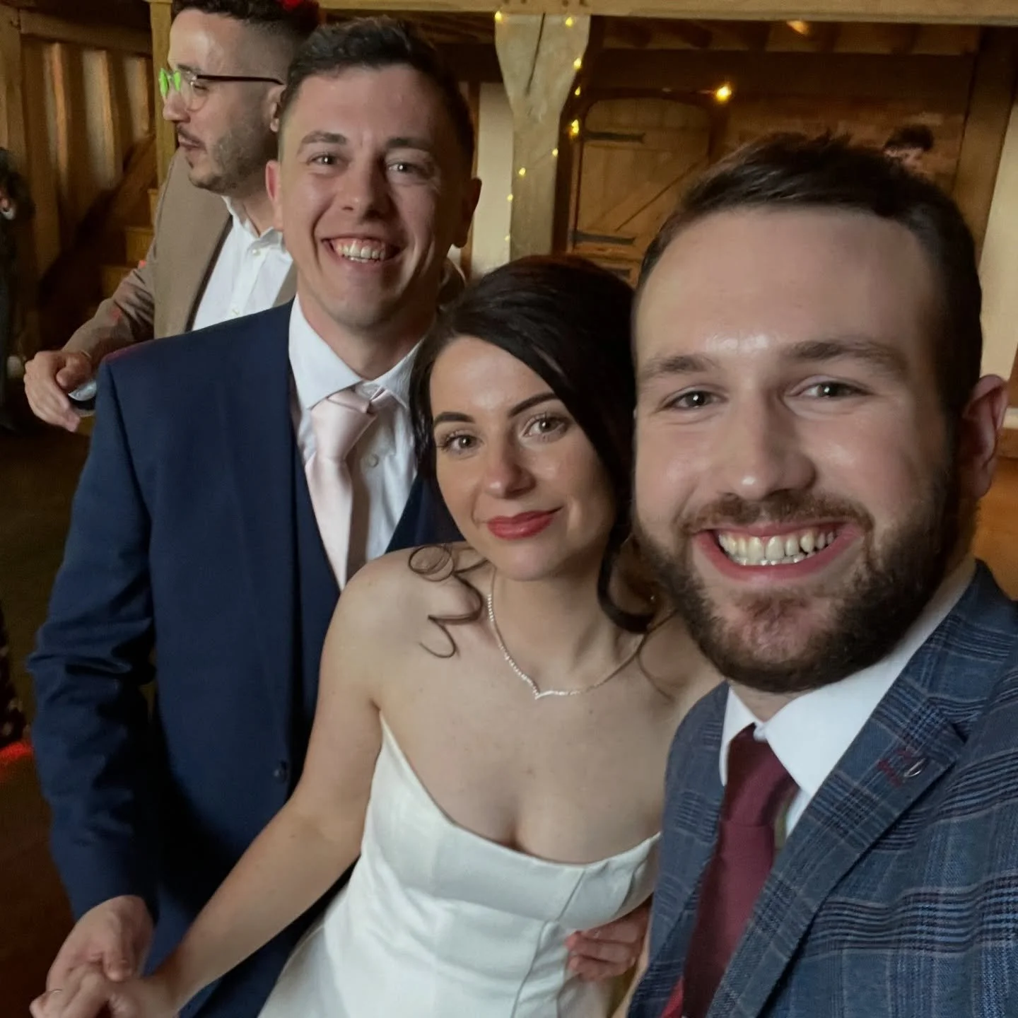 What actually makes a wedding run right? 💍

Helpful planning
Arriving early
Being there all day

Keeping the vibe up
Making guests feel relaxed

And yeah&hellip;
blowing minds with a bit of magic 🎩

That&rsquo;s just part of it

That&rsquo;s how yo