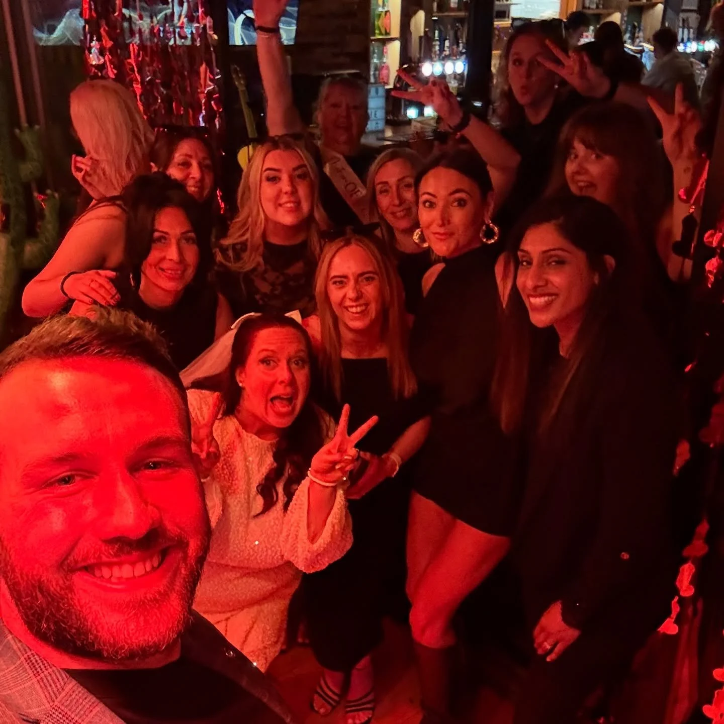 THIS is why hen parties LOVE magic 🎉✨

Pure chaos
Big reactions
Zero idea how it works 😅

One minute&hellip; drinks 🍹
Next minute&hellip; MINDS blown 🤯

Every group says the same&hellip;
&ldquo;Wait&hellip; do that again!!&rdquo; 😂

This is what