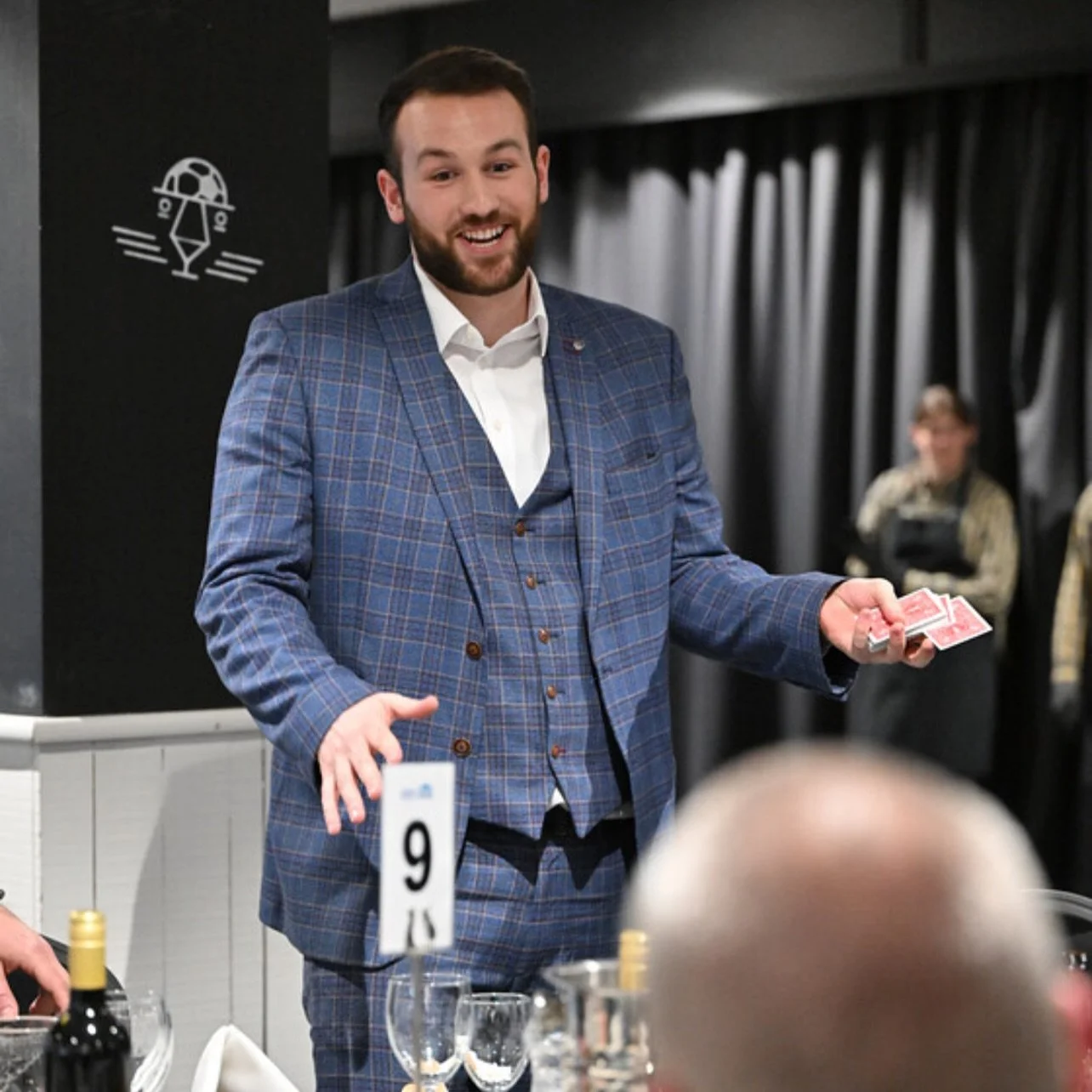 That CHEEKY smile says everything 😏🎩

I genuinely LOVE what I do ❤️

The laughs.
The reactions.
That split second people forget reality exists 😂

Nothing beats bringing people into the moment through live magic ✨

One trick&hellip;and suddenly the