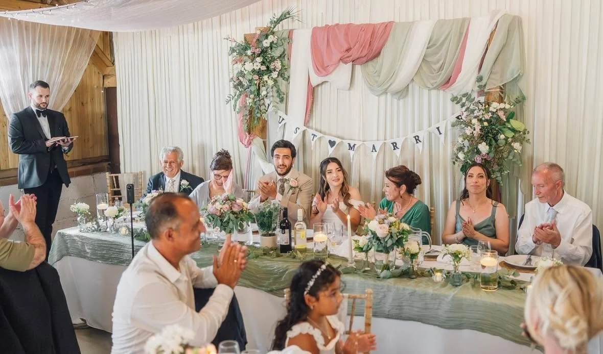 Wedding season is in full swing&hellip;
And did you know I can be there all day? 👀

🃏 Magic during the reception
🎤 Toastmaster for the big moments
🤵&zwj;♂️ Wedding MC keeping everything running smoothly

From the first arrival to the evening cele