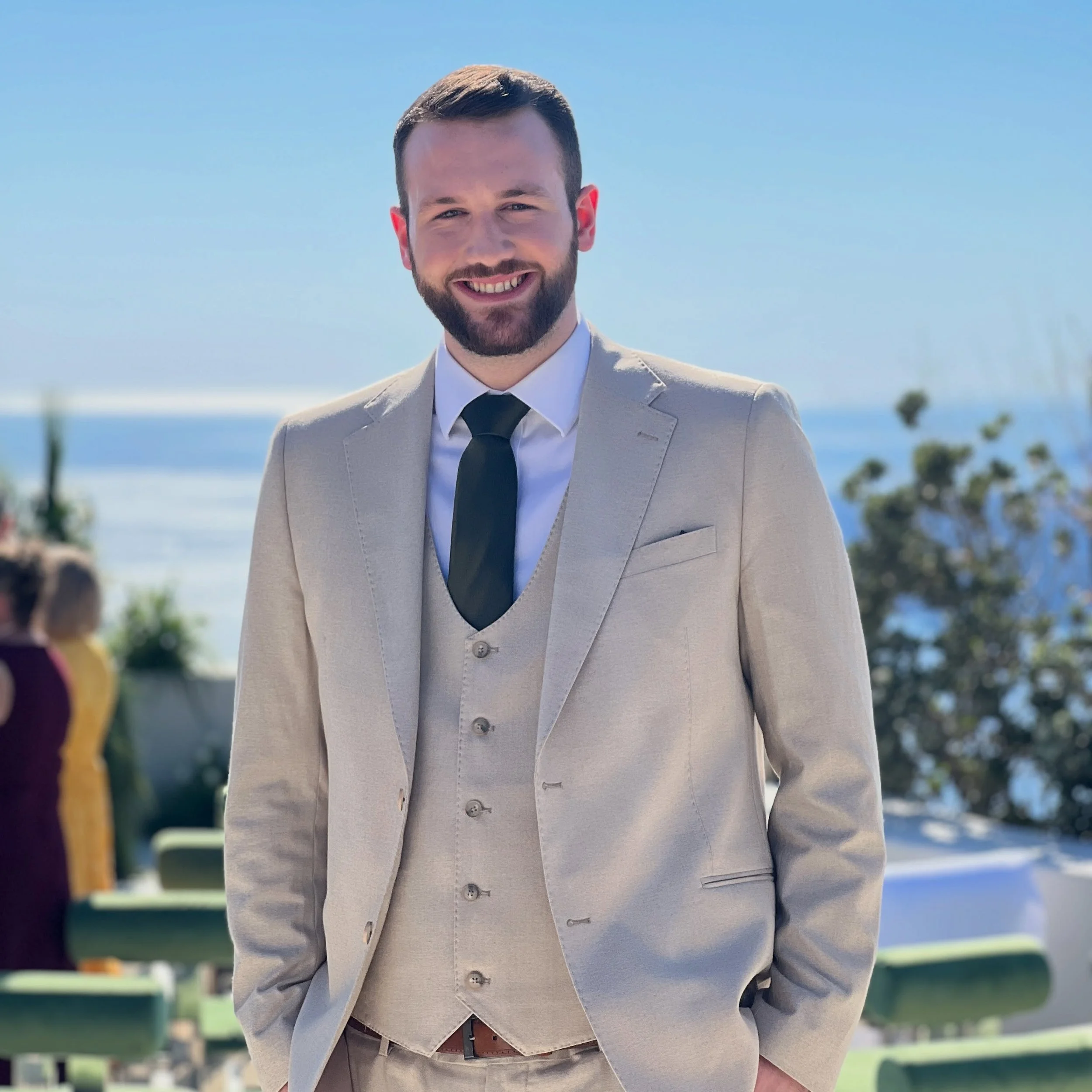 Do you need a magician and host for your destination wedding? 🌍✨

When you&rsquo;re getting married abroad, you want more than just a beautiful location.

You want your guests to have an unforgettable experience too.

As both a magician and host, I 