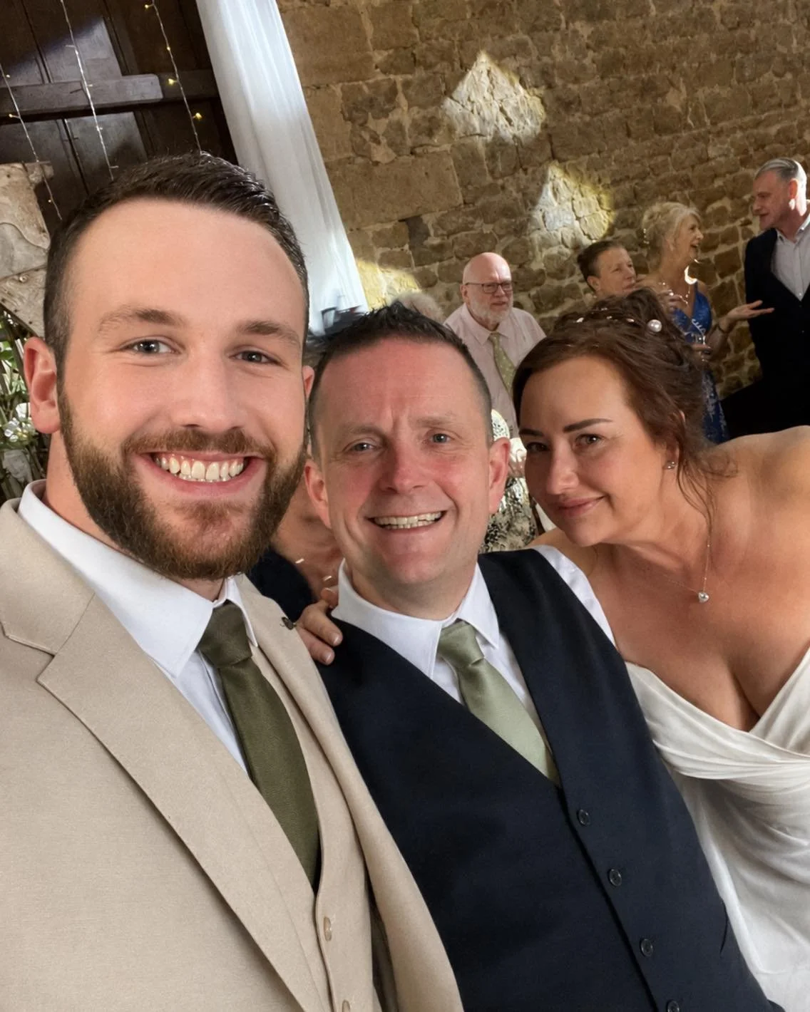 A huge congratulations to the wonderful Lee and Karen 💍

One of my favourite things about weddings is seeing people come together ❤️

Different families.
Different friends.
All celebrating the same two people.

Add a little laughter, a little magic,