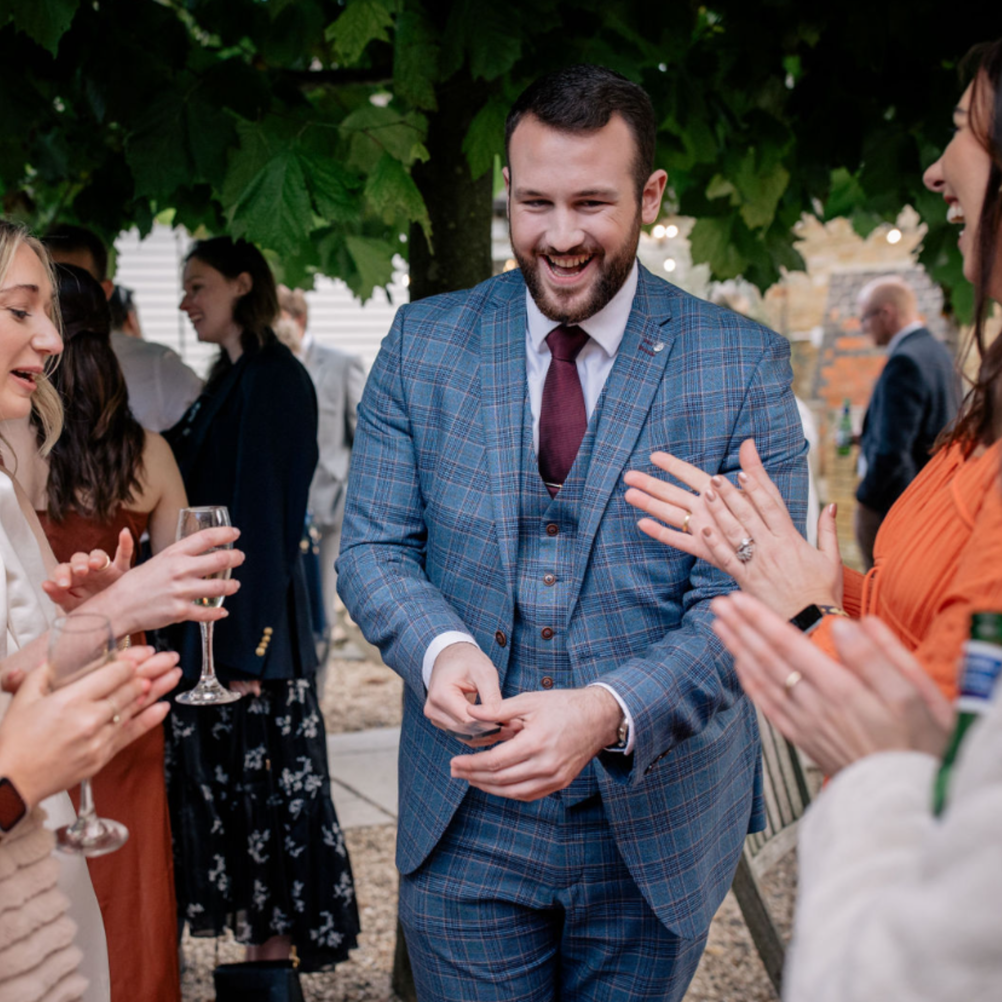 Magician for corporate events Magician is performing magic at a corporate event