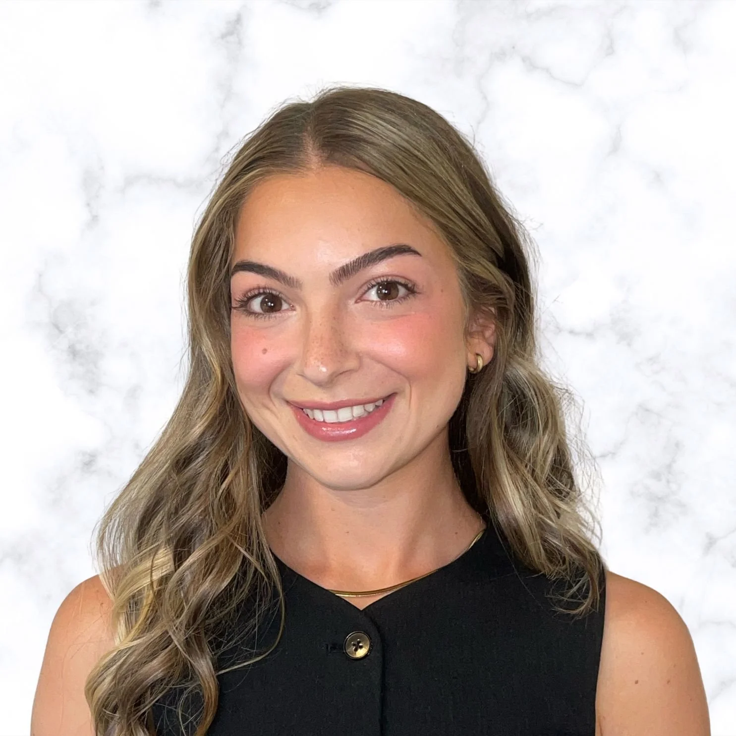Angelica Di Capua, Registered Psychotherapist (Qualifying), offering therapy for teens 12+, adults and neurodivergent youth in Barrie and Newmarket.