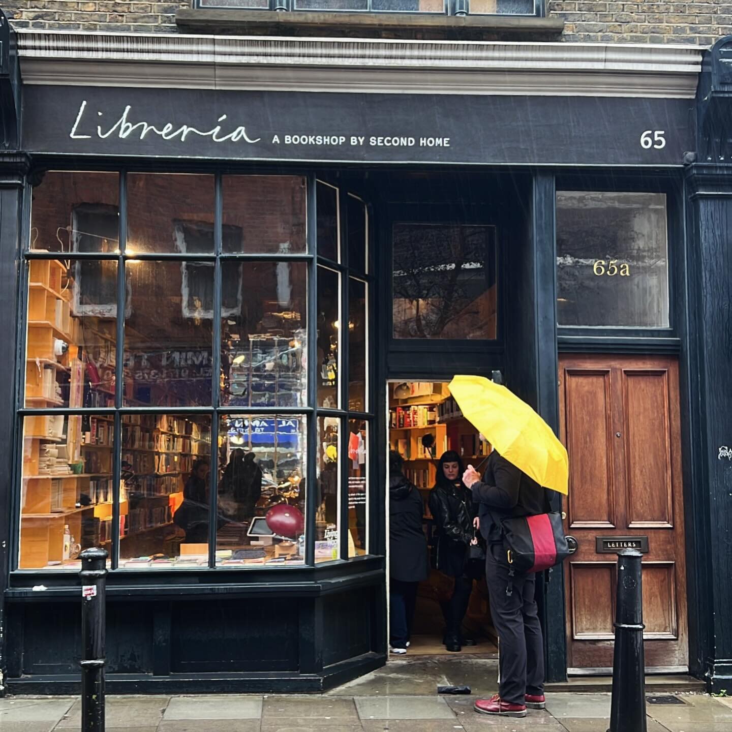 #FlashbackFriday - On my recent trip to London, I wanted to visit bookstores that I hadn&rsquo;t ventured to on previous trips. I spent my final day in London at @librerialondon. What a cute and intimate space. Tiny in size but mighty in their awesom