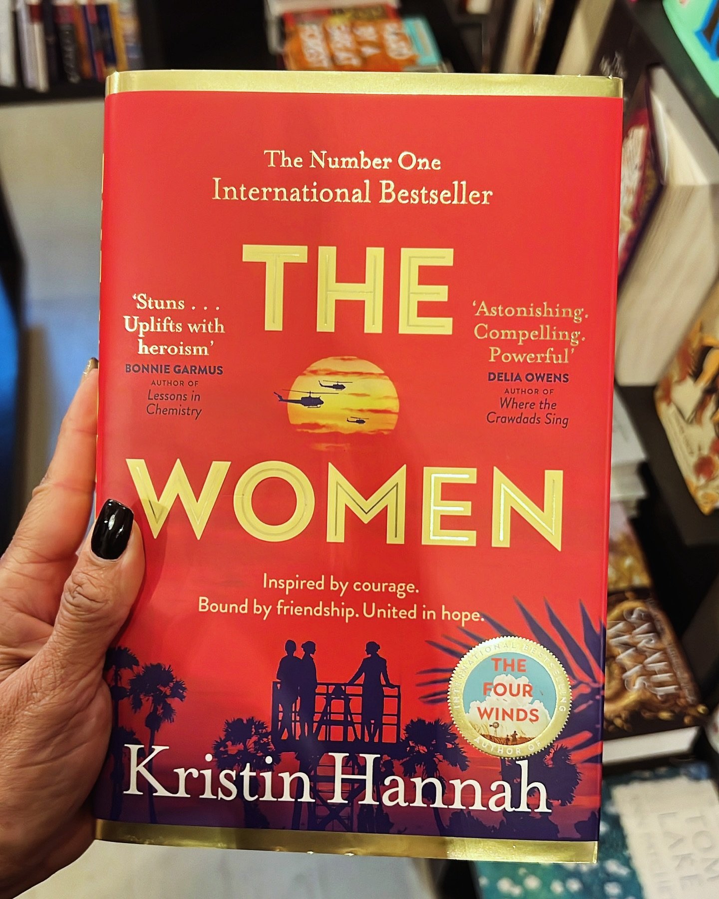 Oh @kristinhannahauthor - why do you do this to me? 😭 What a read!  #TheWomen will definitely be one of my top reads of the year. I don&rsquo;t have a physical copy and I regret not purchasing this beautiful UK edition when I visited @landrbookshop 
