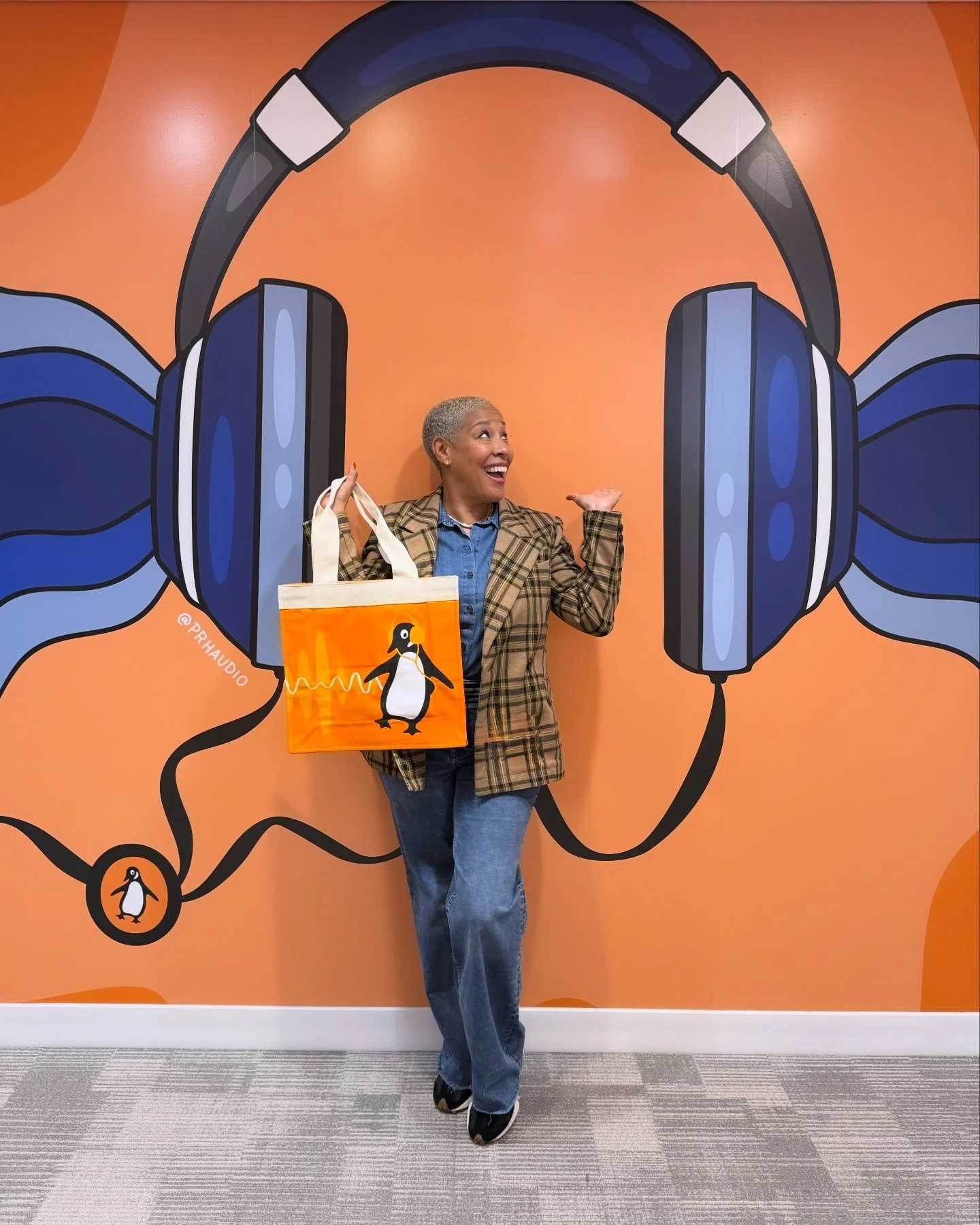 As an audiobook girly (90% listener here!), visiting the @prhaudio studio was a dream come true. ✨ The entire tour at @penguinrandomhouse was truly spectacular, and I was on cloud nine from start to finish.

Huge thanks to @aaknopf, @doubledaybooks, 