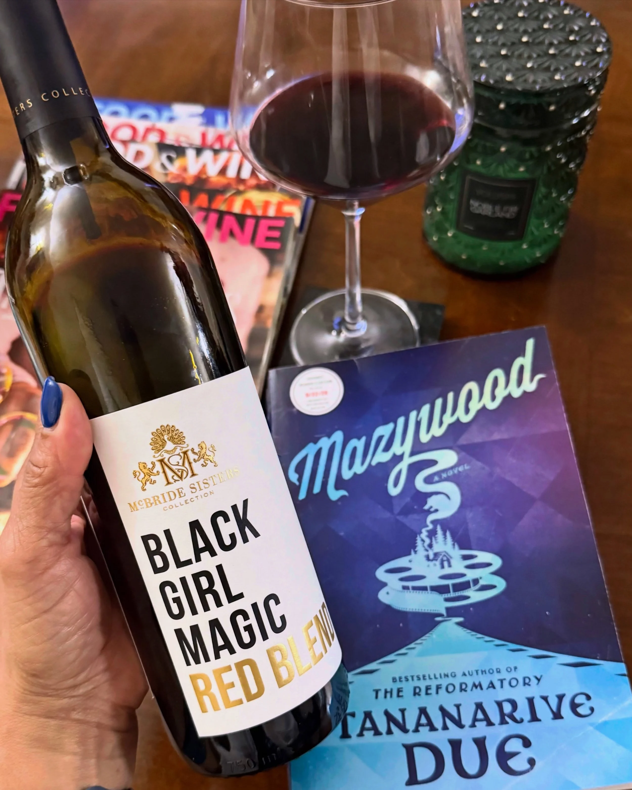 Weekend Mood 📚🍷 Currently reading MAZYWOOD by @tananarivedue and sipping @blackgirlmagicwines Red Blend. 

What are you reading this weekend?

🍁🍃

#SpinesVines
#BooksandWine
#DiverseSpines
#FridayReads
#BlackBookstagram

Bookstagram | Tananarive 