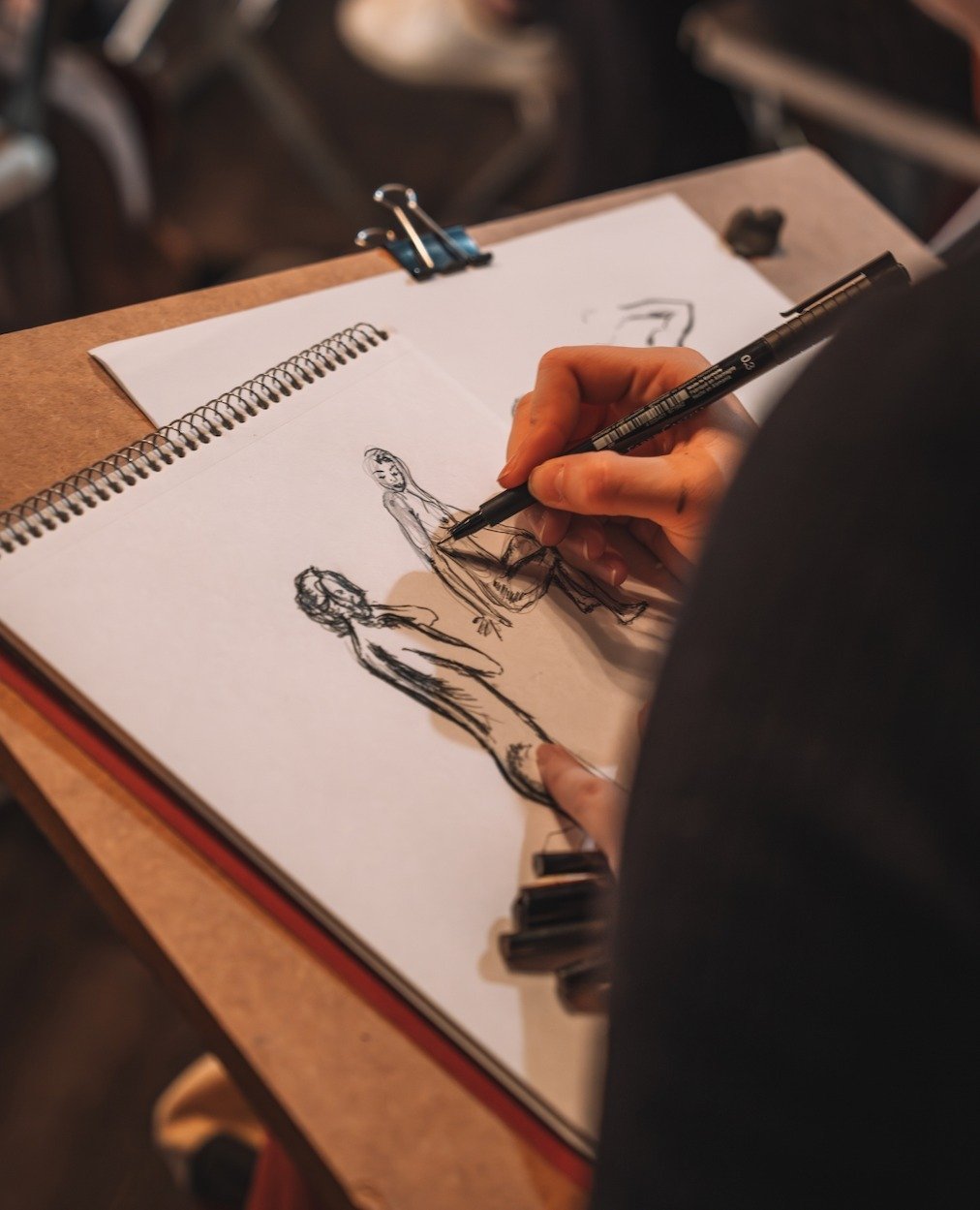 Get creative at @emptywallvancouver! ✍️⁠
⁠
Join @drawaroundvancouver for a 2 hr life drawing session while being inspired by @emptywallvancouver's collection of original paintings, pop art sculptures, and high-quality prints from local and internatio