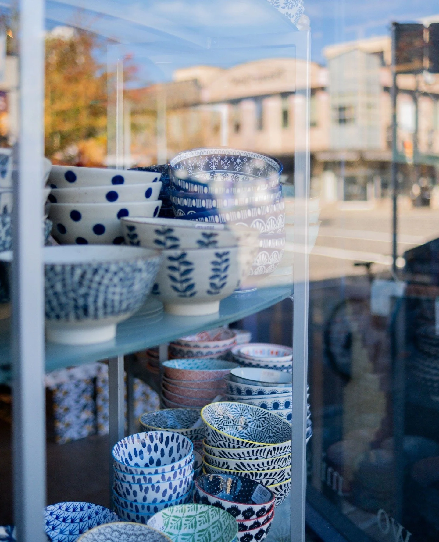 Cooking up history since 1917. 🍳✨⁠
⁠
Ming Wo has been part of Vancouver&rsquo;s kitchen story for over a century - that&rsquo;s more than 100 years of pots, pans, gadgets, and culinary must-haves inspiring home chefs and pros alike. From sleek cast 