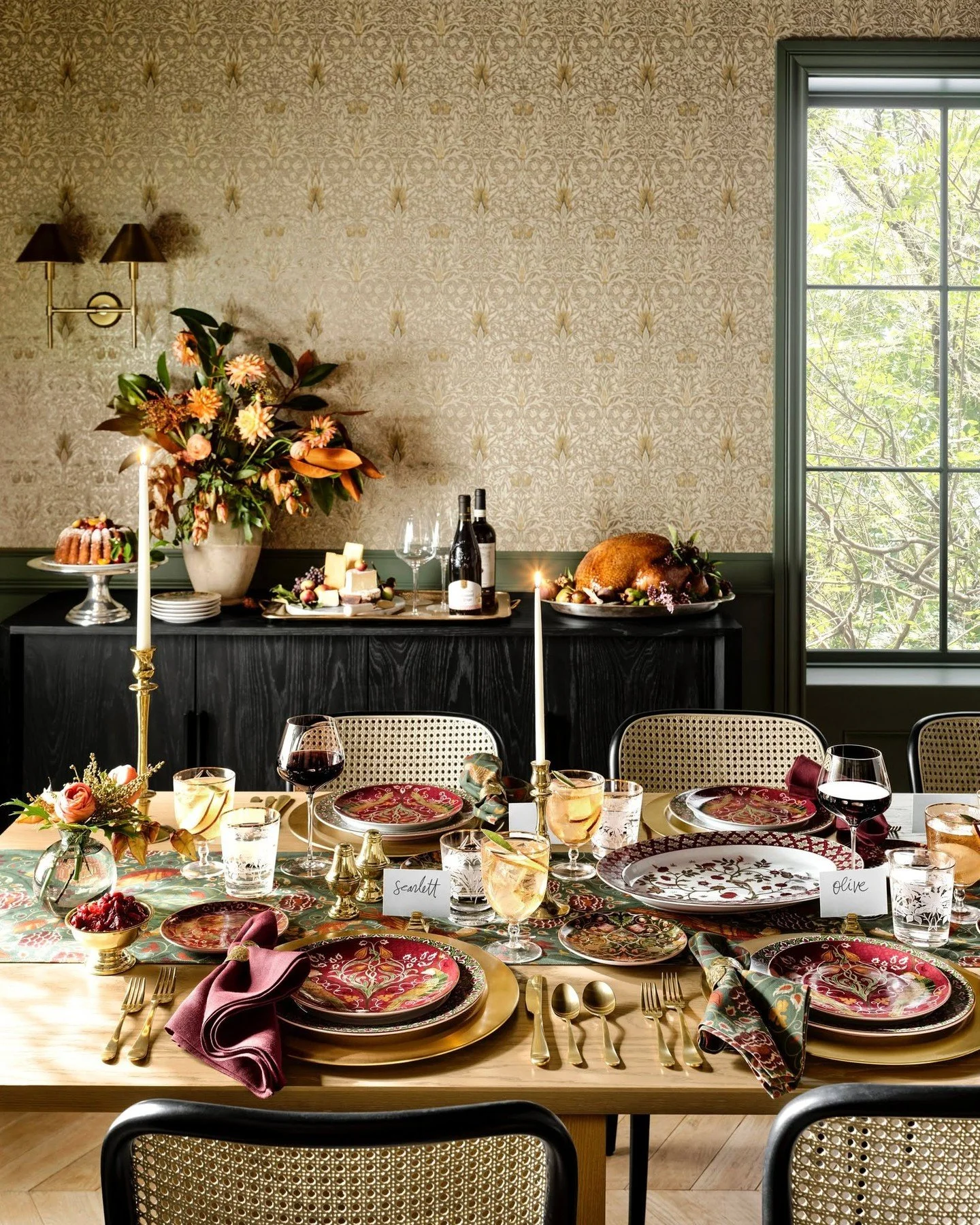 Happy Thanksgiving! 🧡✨⁠
⁠
We hope you&rsquo;re celebrating with your favourite people, plenty of good food, and a table full of gratitude. 🍂🥂⁠
⁠
Meanwhile, this stunning setup by @wmorrisandco is giving us major home and celebration inspiration - 