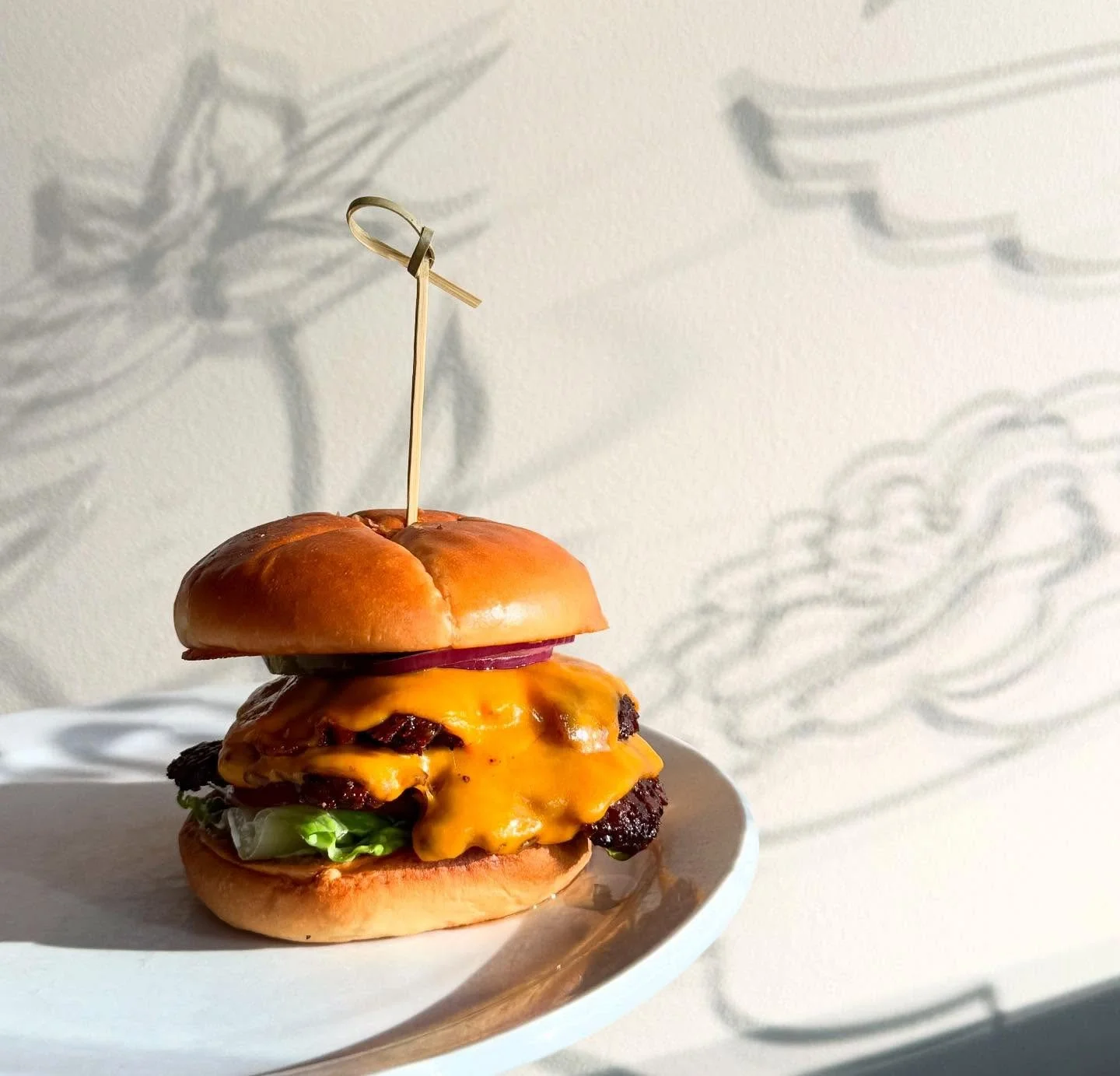 South Granville&rsquo;s best-kept secret&hellip; until now. 🍔✨⁠
⁠
Did you know @pauls.burgers serves up some of the city&rsquo;s juiciest smash burgers - right inside @paulsomelettery? Open nightly from 5&ndash;10 PM (except Sundays), it&rsquo;s the