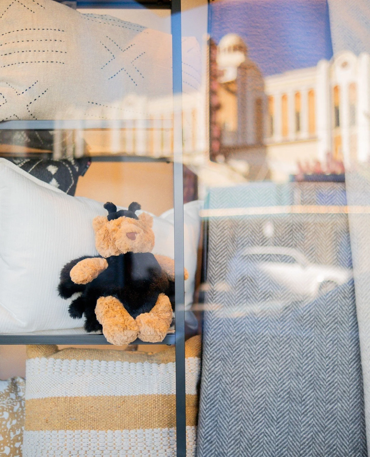 Something beary spooky this way comes. 🐻🕷️✨⁠
⁠
@daniadown_home brings comfort and craftsmanship together &mdash; from dreamy duvets and pillows to beautifully designed bedding, home d&eacute;cor, and the sweetest Jellycat stuffies. 🧸💛⁠
⁠
It&rsquo