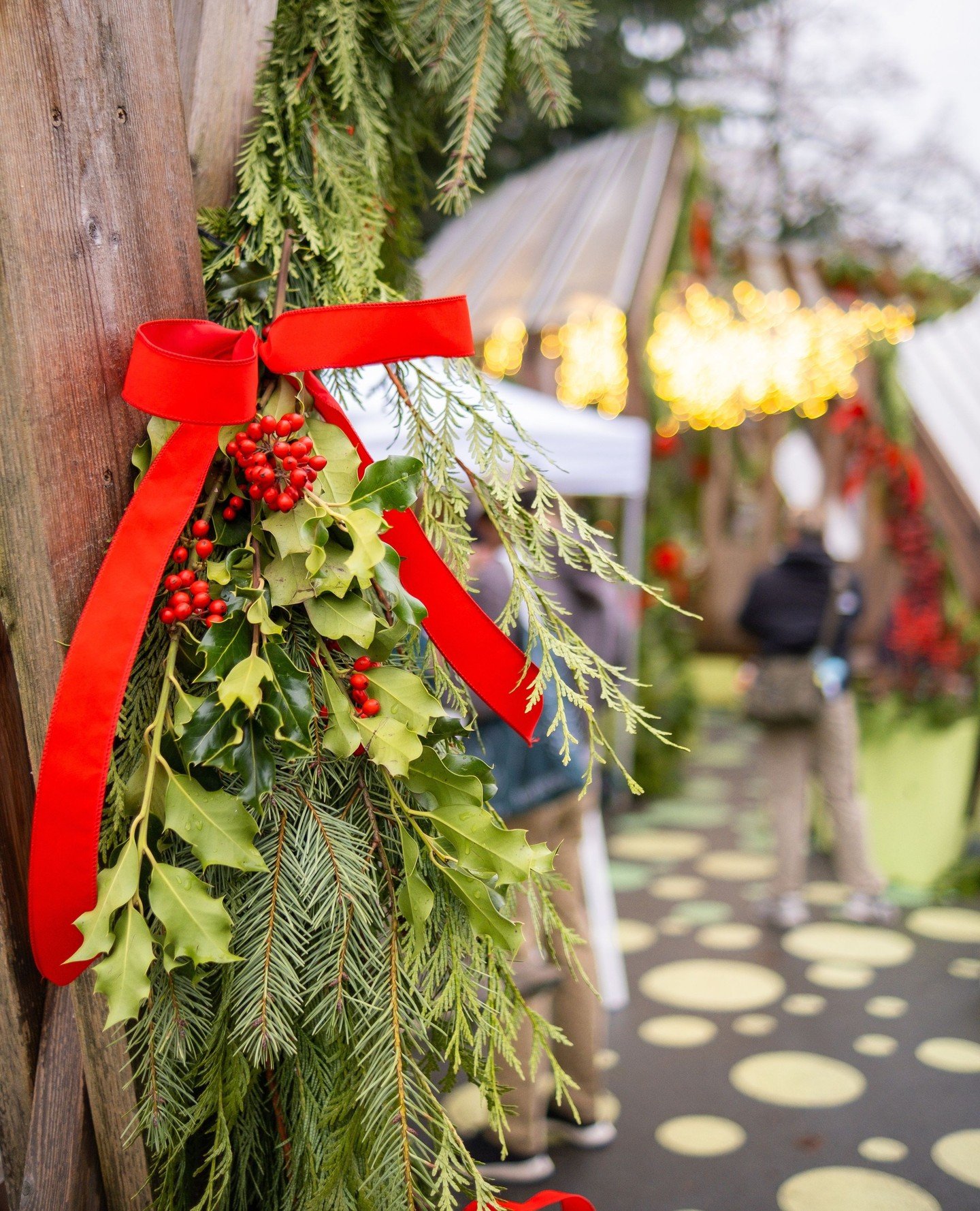 South Granville, you sparkled so bright yesterday! ✨⁠
⁠
Sip, Shop &amp; Sparkle had the neighbourhood humming yesterday. Cocoa in hands, music drifting down the street, kids clutching their Nice List certificates, and so many magical little moments.⁠