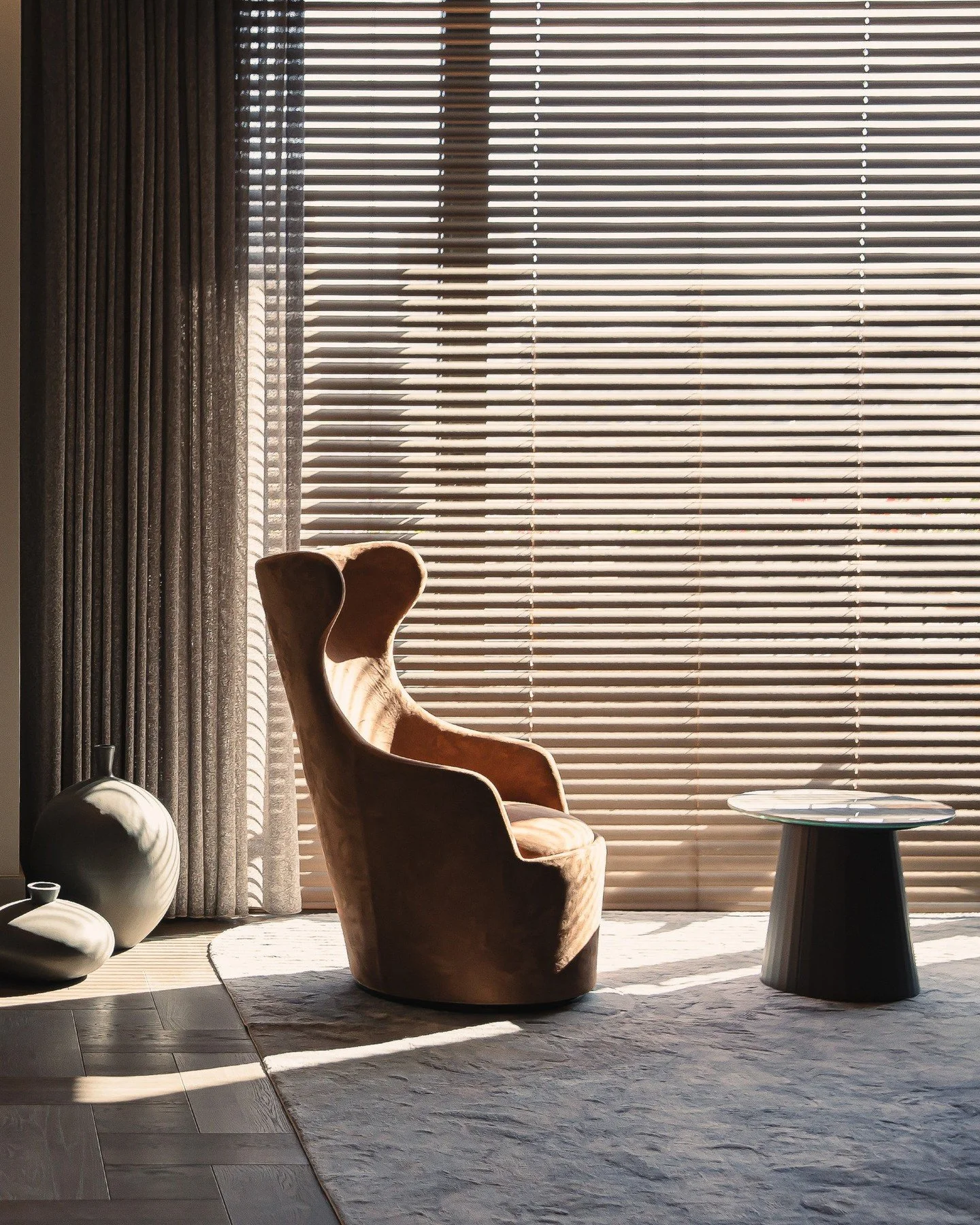 Where form meets function, beautifully. 🛋️✨⁠
⁠
@lazzoni blends sleek European design with customisable comfort, creating pieces that feel as good as they look. From statement armchairs to smart storage solutions, it&rsquo;s modern living done right.