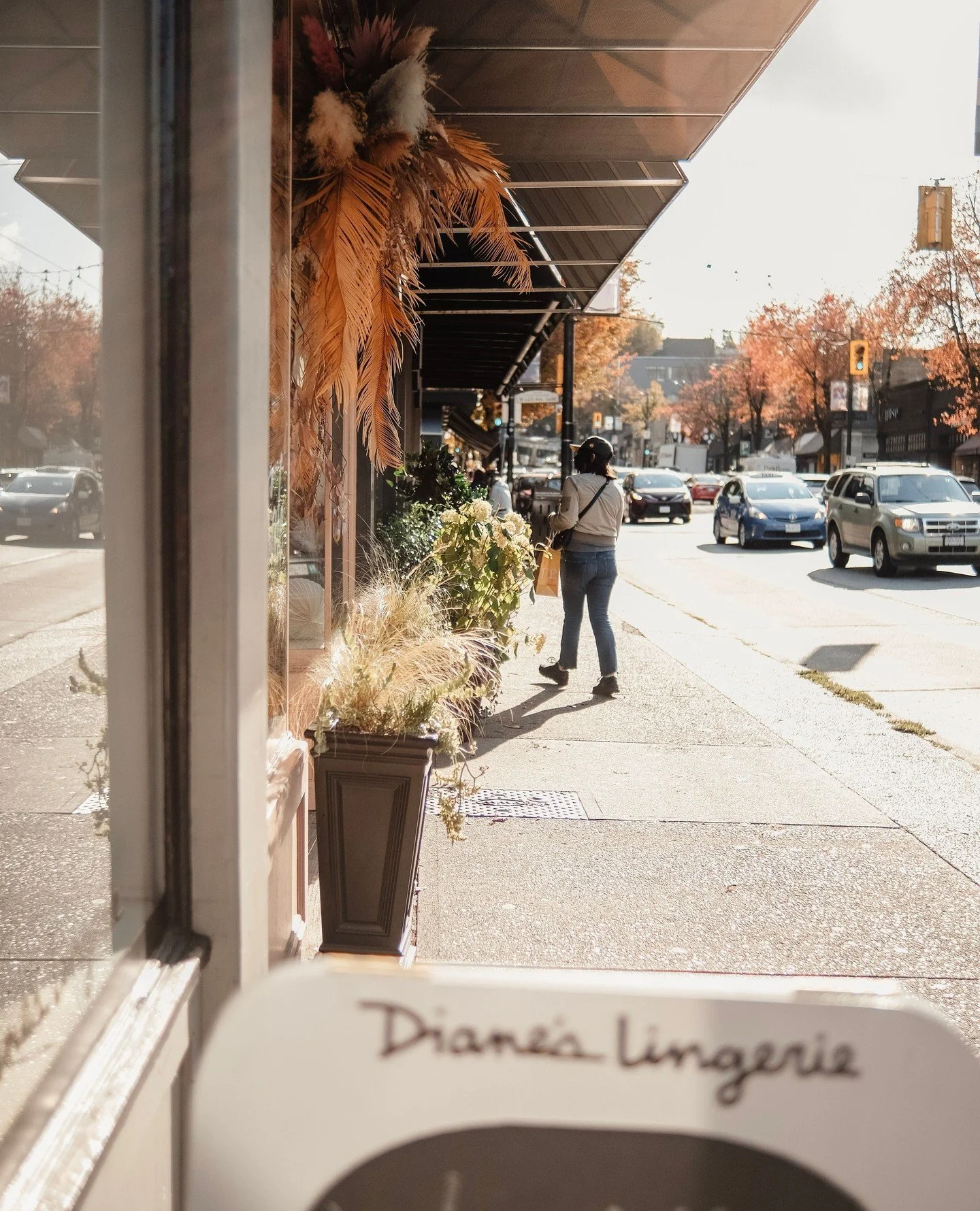 The "invisible" work that makes all the difference. 🧹✨⁠
⁠
A neighbourhood as iconic as South Granville doesn't stay pristine on its own. It takes a lot of active, behind-the-scenes care to keep the district as beautiful as it is.⁠
⁠
We bel
