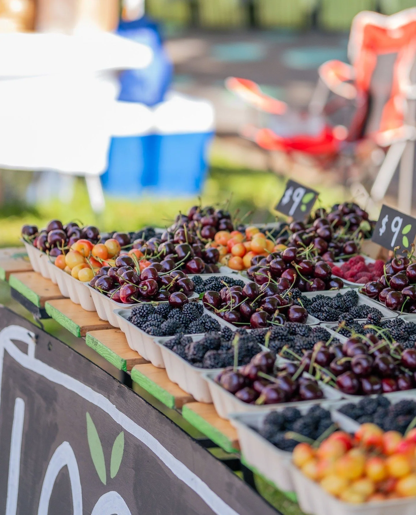 🍓 Graze produce pop-up markets are returning 🍒⁠
⁠
Make your Thursday stroll a little more delicious with locally harvested produce. Discover seasonal fruits, vegetables and/or other farm-fresh goods sourced directly from Canadian growers.⁠
⁠
Whethe