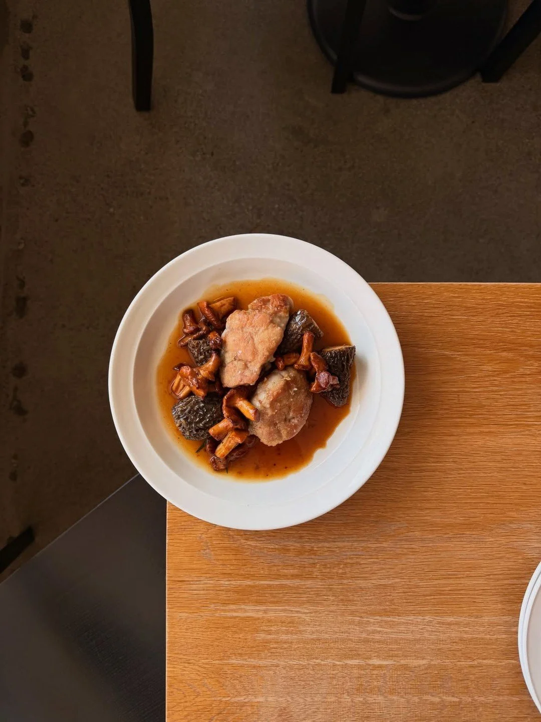 Looking for your next dinner spot? Meet @garysontwelfth! 🍽️✨ ⁠
⁠
Gary&rsquo;s is a cozy neighbourhood restaurant serving up seasonal, shareable dishes inspired by modern British cuisine and classic French techniques. With an intimate dining room, op