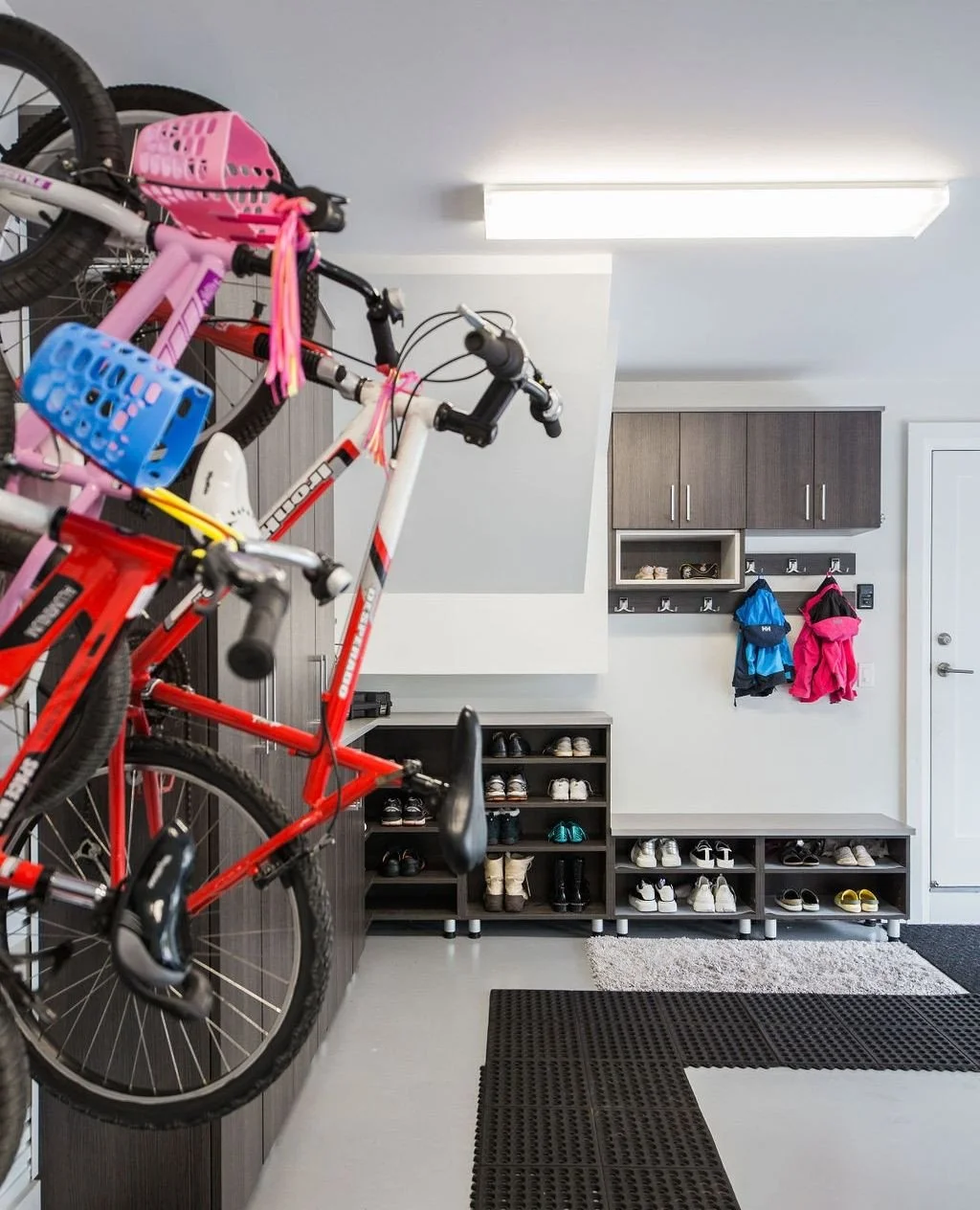 Say goodbye to garage clutter and hello to organized storage with @californiaclosetsbc! 🚲🏡⁠
⁠
From bikes and outdoor gear to sports equipment, tools, footwear, and more, California Closets creates custom storage solutions designed to make the most 