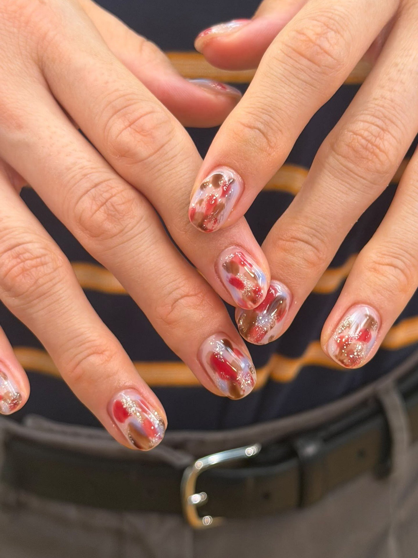Fall, right on your fingertips. 🍂💅⁠
⁠
This leaf-inspired design from @venessnaillounge is autumn done right - completely vegan, non-toxic, and cruelty-free. 🌿⁠
⁠
📍 Veness Nail Lounge | 2439 Granville St⁠
⁠
📷 Photo by @venessnaillounge