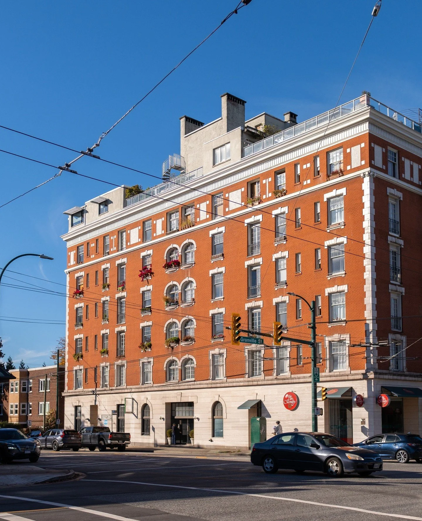 If you ever walked past 12th &amp; Granville and thought &ldquo;that building looks like it has some stories,&rdquo; you&rsquo;d be right. 🤍 ⁠
⁠
Built back in 1912 (originally as a bank), Douglas Lodge is one of the neighbourhood&rsquo;s oldest arch