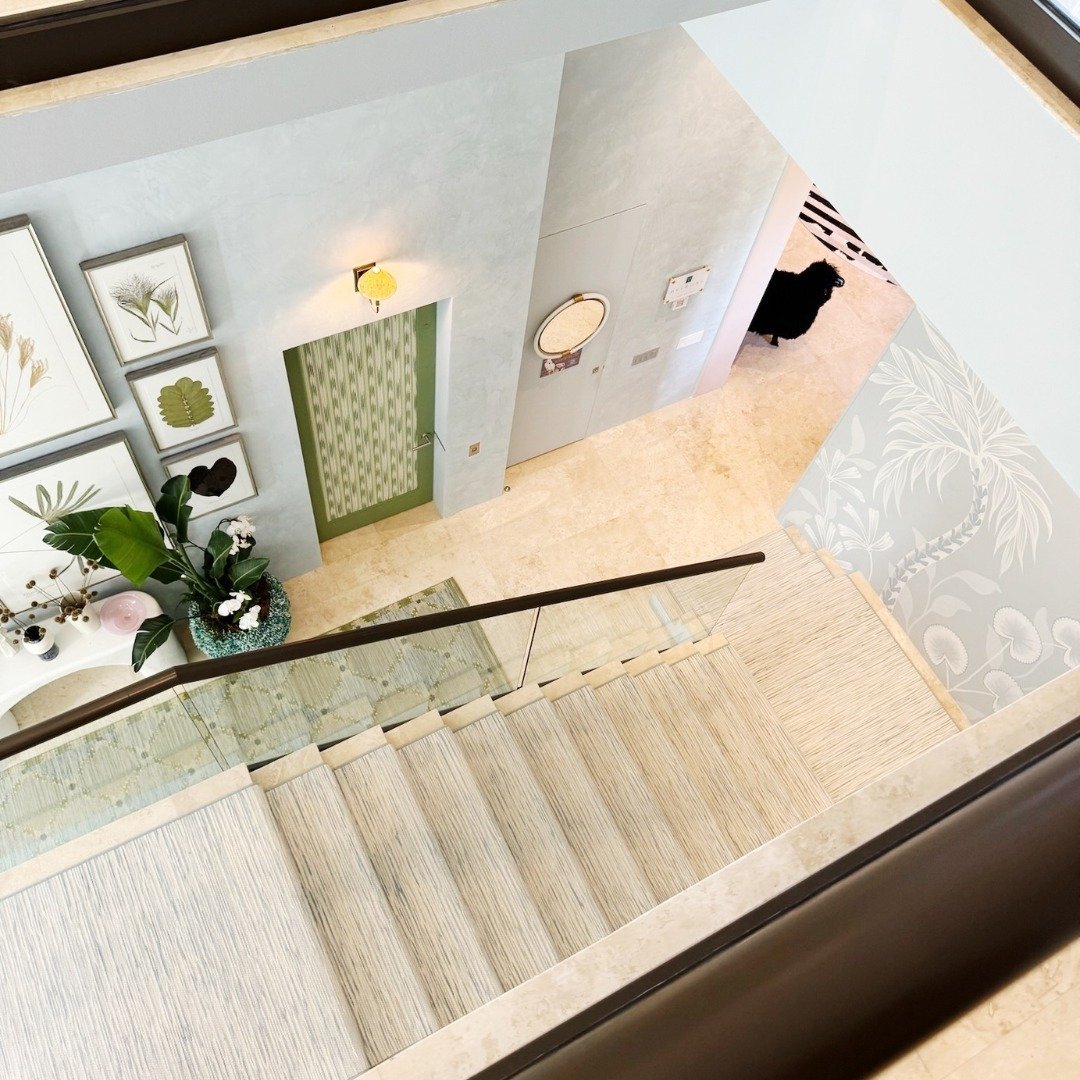 Birds Eye View of a perfect entrance way and stairwell 🤩 

#deClareInteriors #ExploreNaples #InteriorDesign #SWFL #LuxuryHomes #NaplesFL #KipsBayPalmBeach
