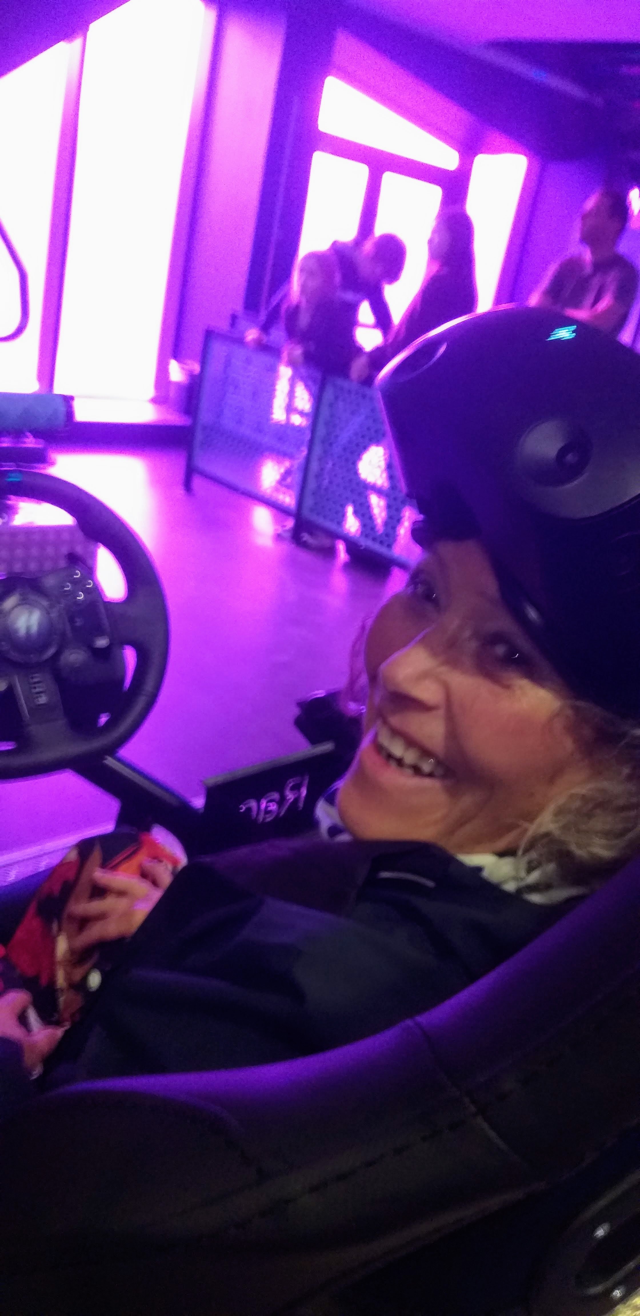 Charlotte i "VR Race Room"