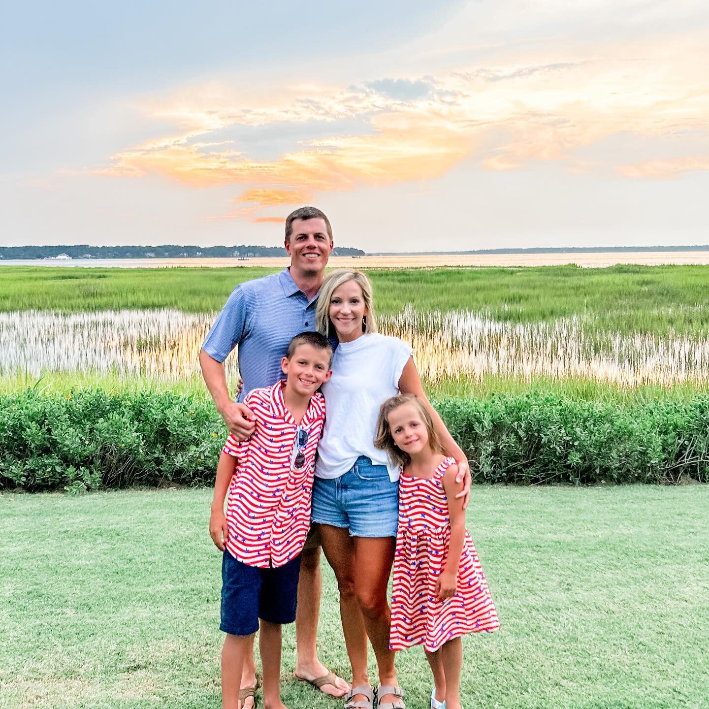 Summertime 
and the livin&rsquo; is easy&hellip; 
at least for a week 😉
🙌🏻❤️🙏🏻 🎆 🍹🍦 🏖️ 

#HHI #summertime #beachvibes #myawesomelawson #mylovelylandry