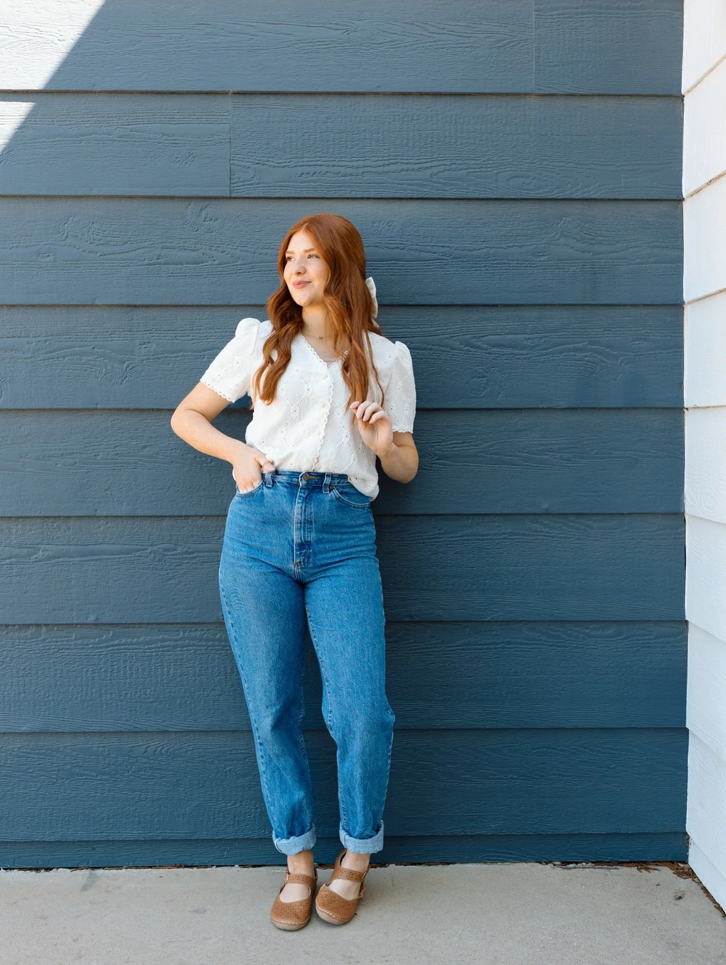 STYLIST SPOTLIGHT 👉 BROOKE 🌻
Our favorite gal for bright blondies and any inspo with sun-kissed dimension. If you aren&rsquo;t already follow her @brooke.scammon to see her life as a girl mom with her sweet little family. 💛 
To schedule your fall 