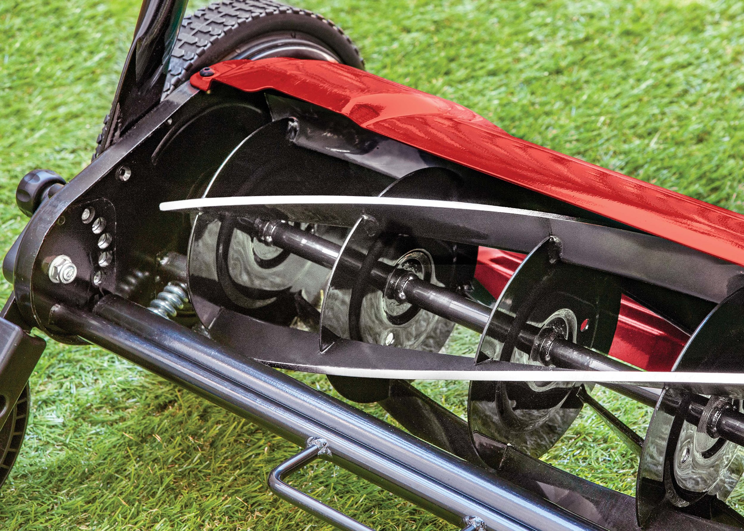 Benchmark-4-wheel-Lawn-Mower_inset-1HR.jpg