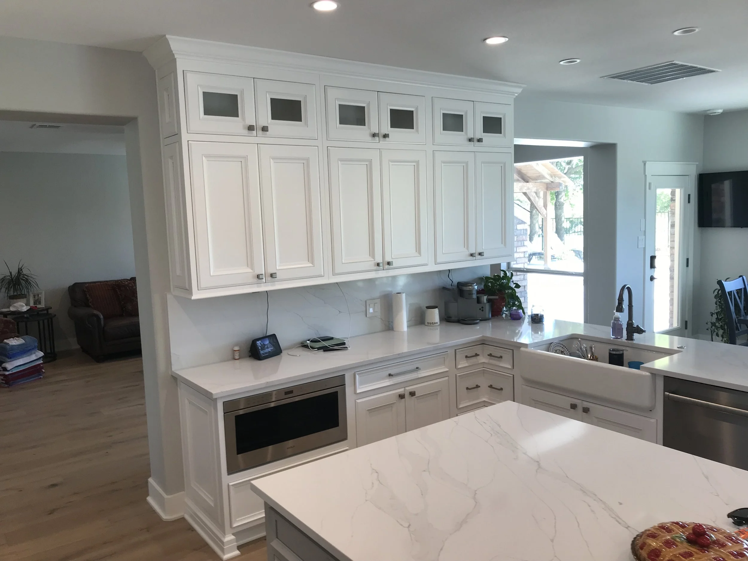 Custom Carpentry vs Builder-Grade Trim: How to Tell the Difference in Your Own Home