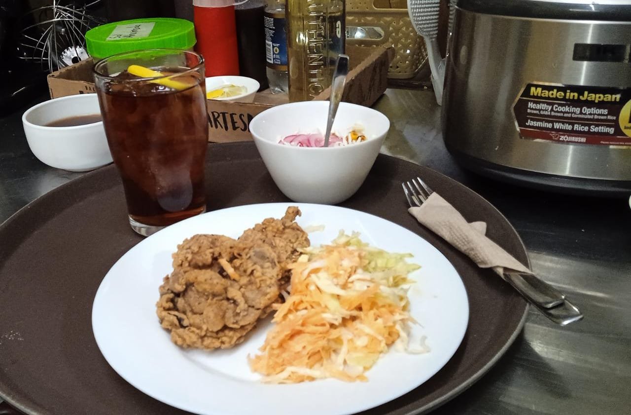 Fried Chicken with coleslaw
Pollo frito con ensalada de col