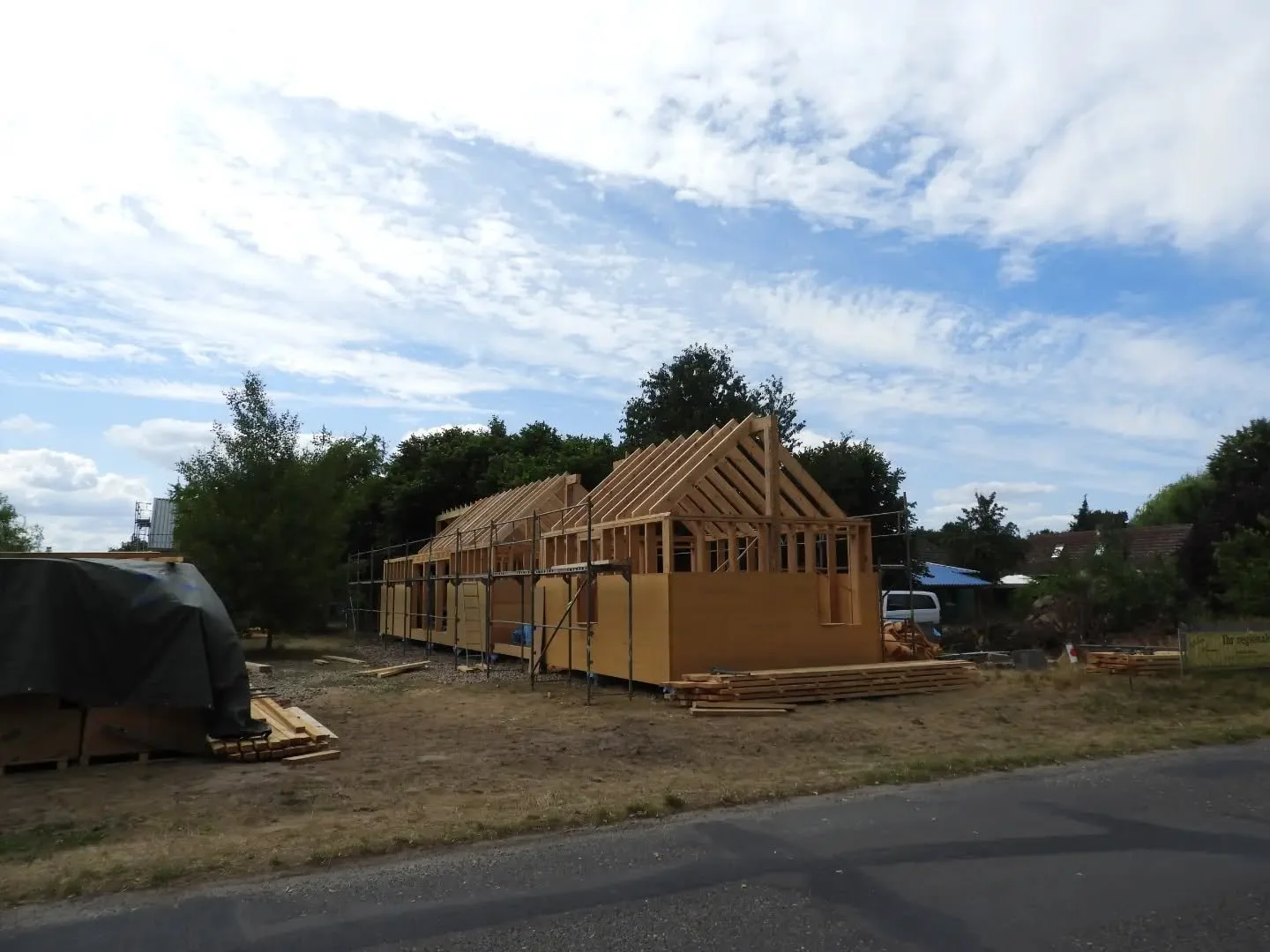 Big week this week, despite the ups and downs (literally and figuratively). Getting the roof up was fraught with challenges from rain and wind to tricky to fit members. Nonetheless we learnt a lot and got to use a vastly oversized crane! The roof is 