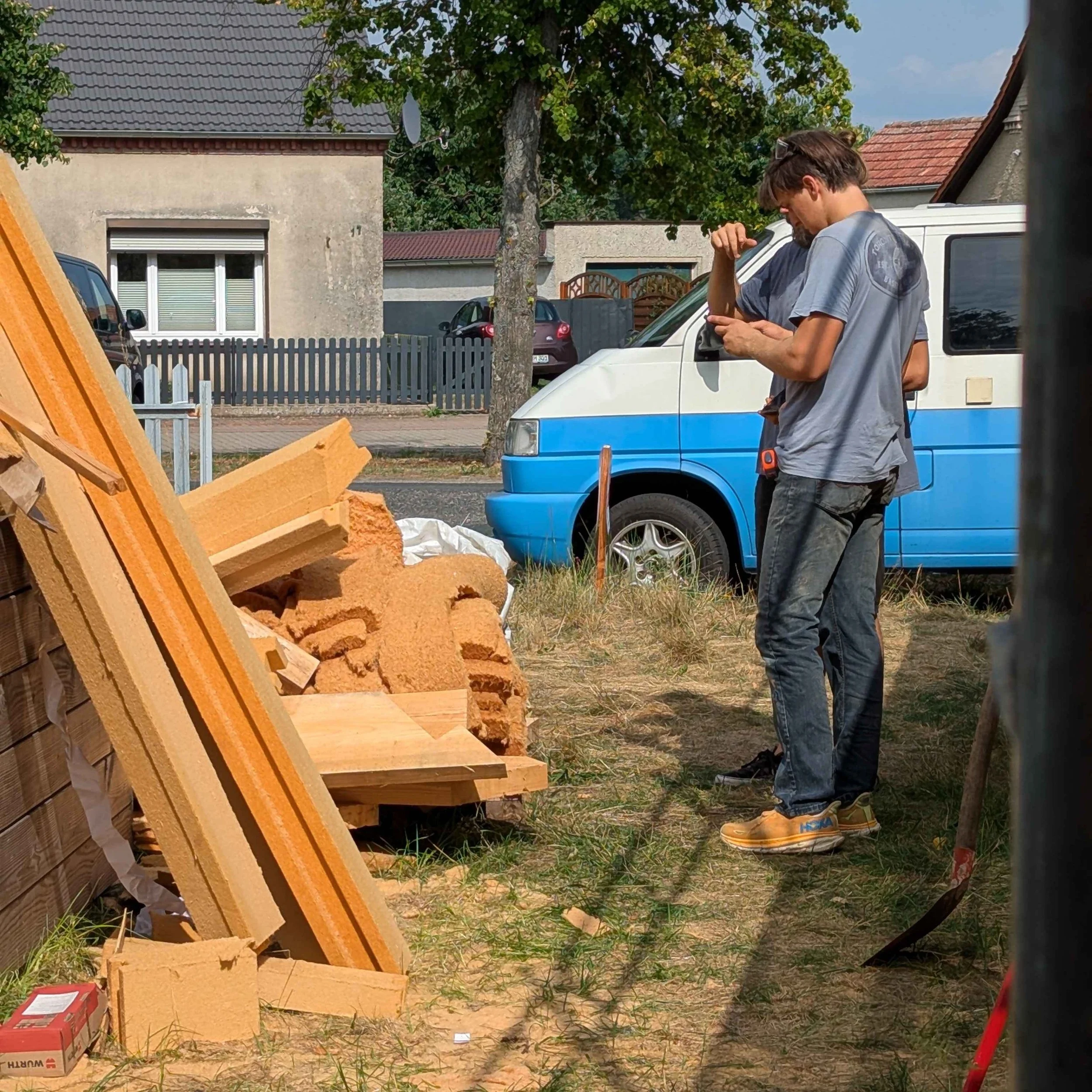 Studio Haus is not just about the building but the people and community that make it possible. From friends and family visiting to curious locals to fellow self builders to the team at @forsthof_kruemmel, they have all contributed to making this proj