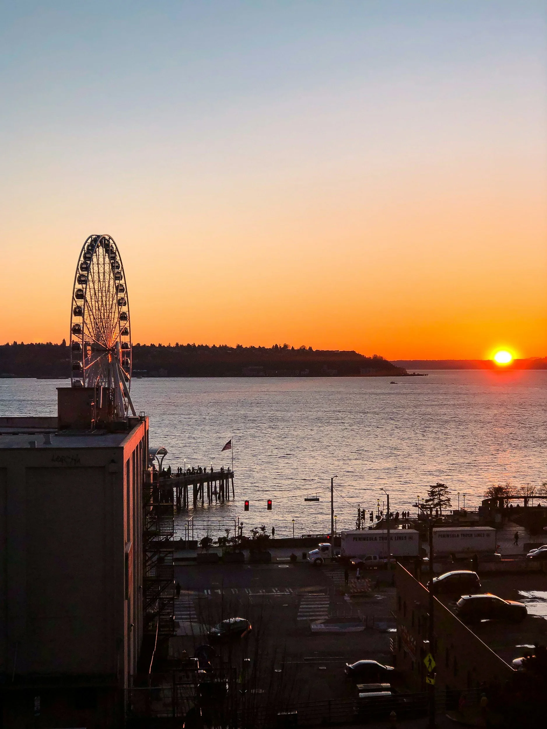 A beautiful water view of Seattle Wheel, showcasing the lifestyle benefits of relocating from California to the Pacific Northwest