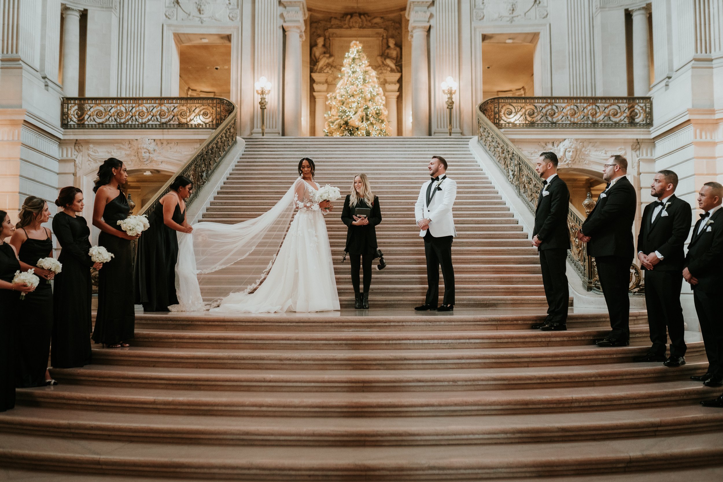 MorganAlannaPhotographySFCourthouseElopement (139).jpg