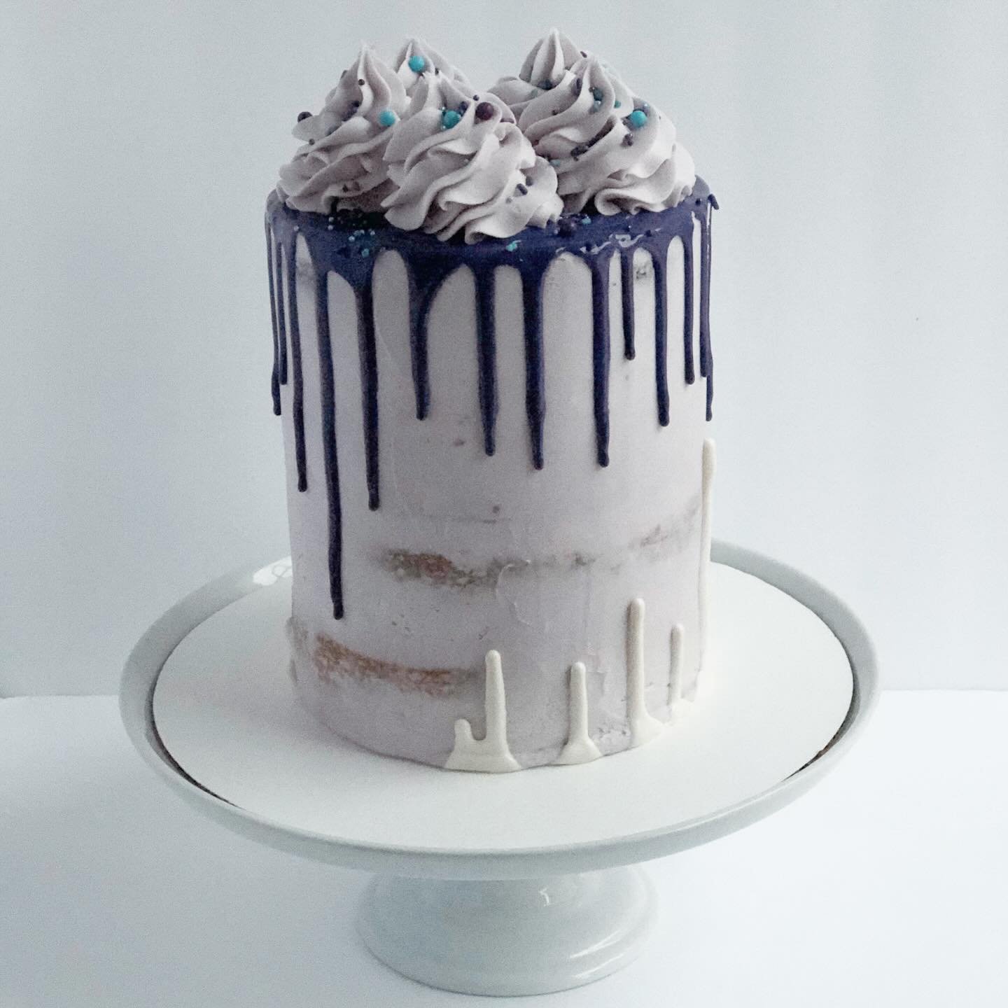My mini Flip Drip cake. 🪁
#flipdrip 

kimslittlecakeshop.com