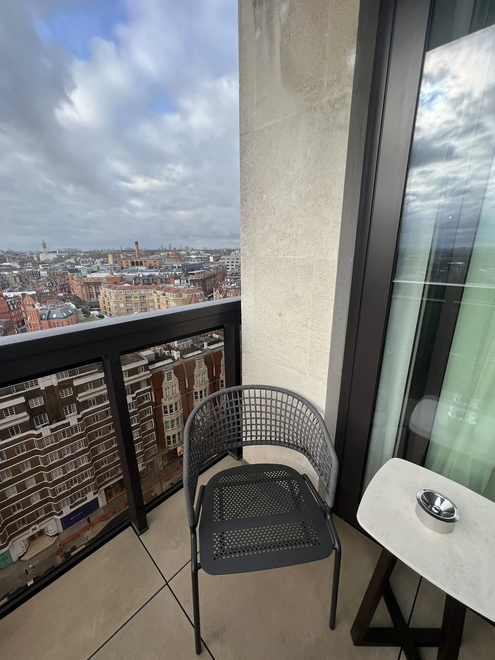 The Carlton Tower (Jumeirah): how many hotels here have you seen with balconies?