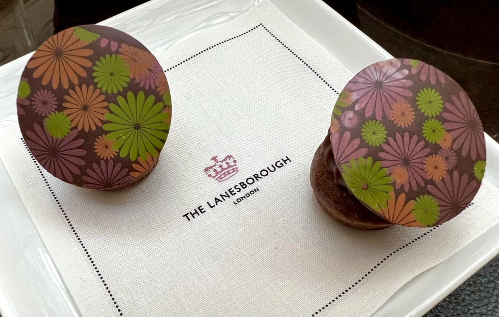 The Lanesborough Hotel: chocolate petit fours
